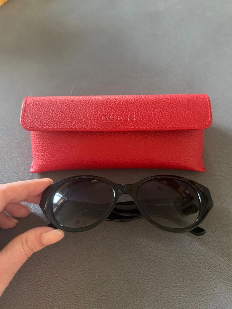 Очки Guess солнцезащитные - миниатюра 5