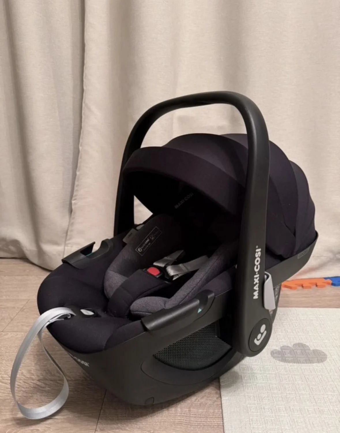 Автокресло Maxi-Cosi Pebble 360 Essential Black - изображение 1