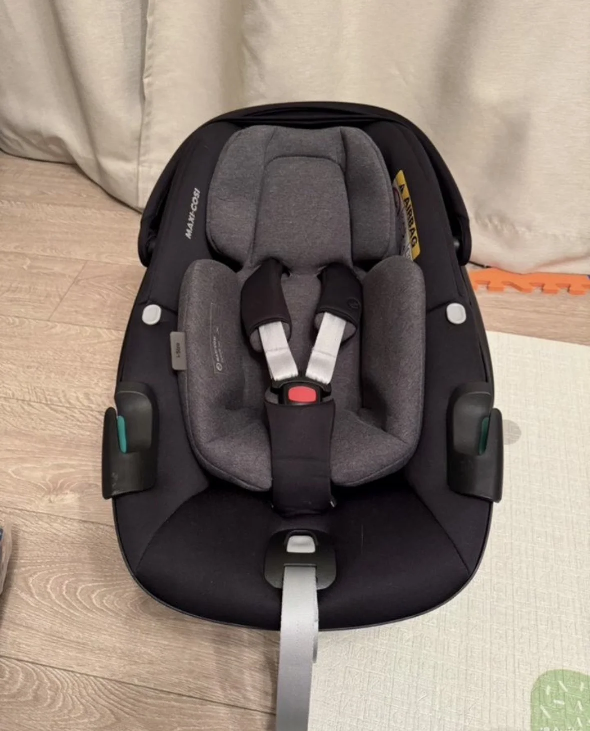 Автокресло Maxi-Cosi Pebble 360 Essential Black - миниатюра 3