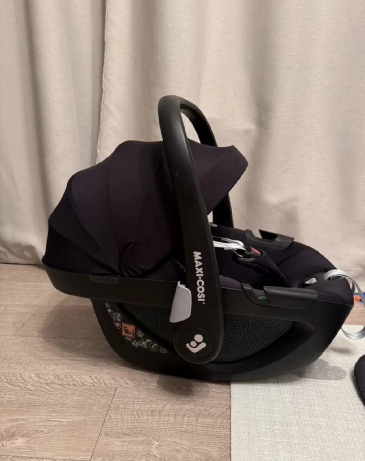 Автокресло Maxi-Cosi Pebble 360 Essential Black - миниатюра 4