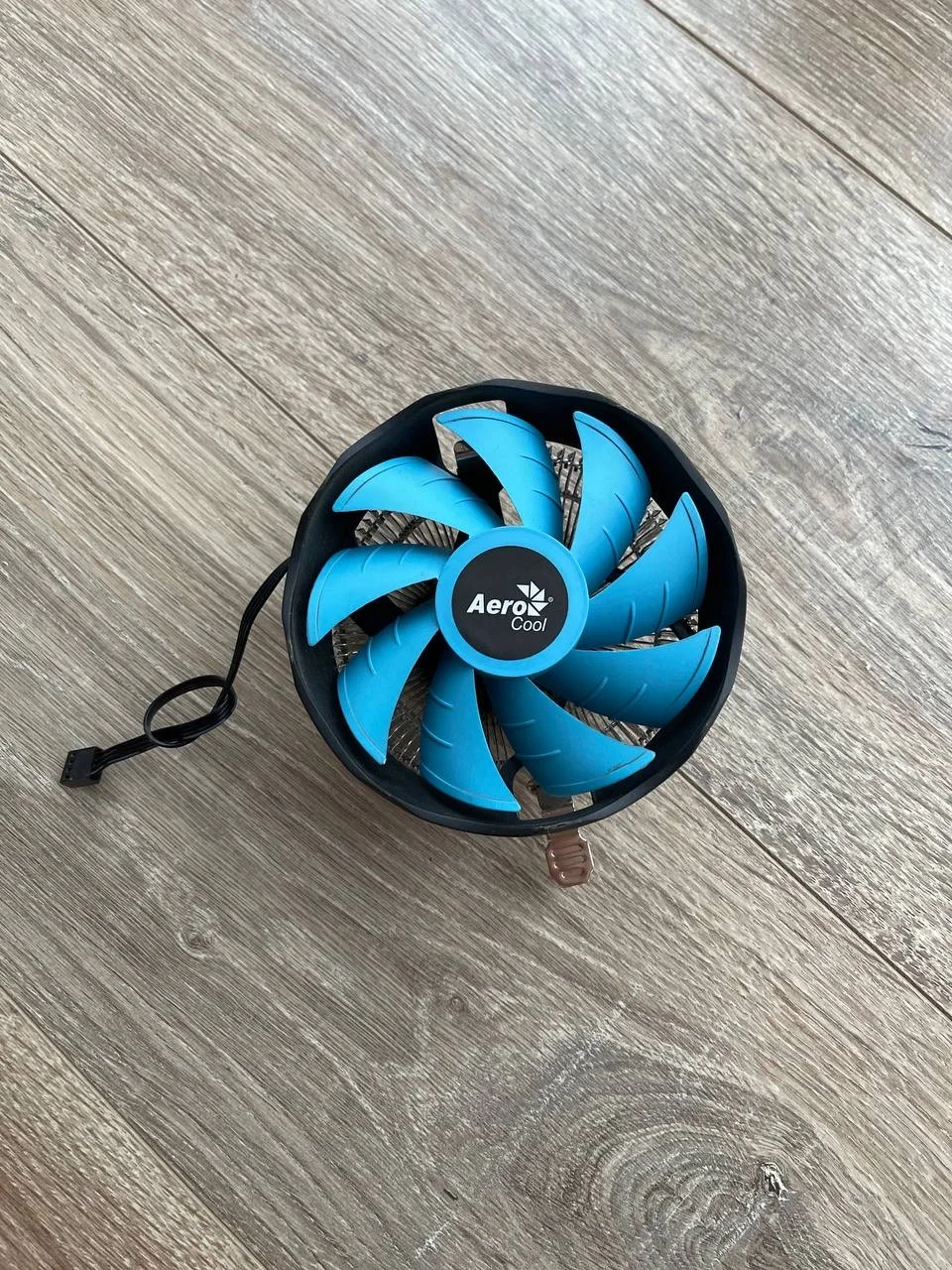 Горизонтальный кулер для процессора AeroCool - изображение 1