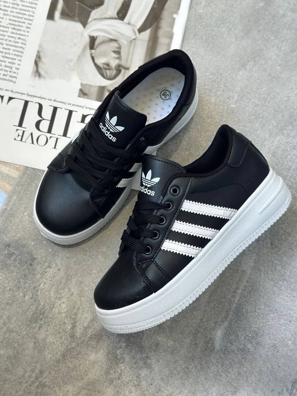 Кроссовки женские adidas черные 36 37 38 39 40 41 - миниатюра 2