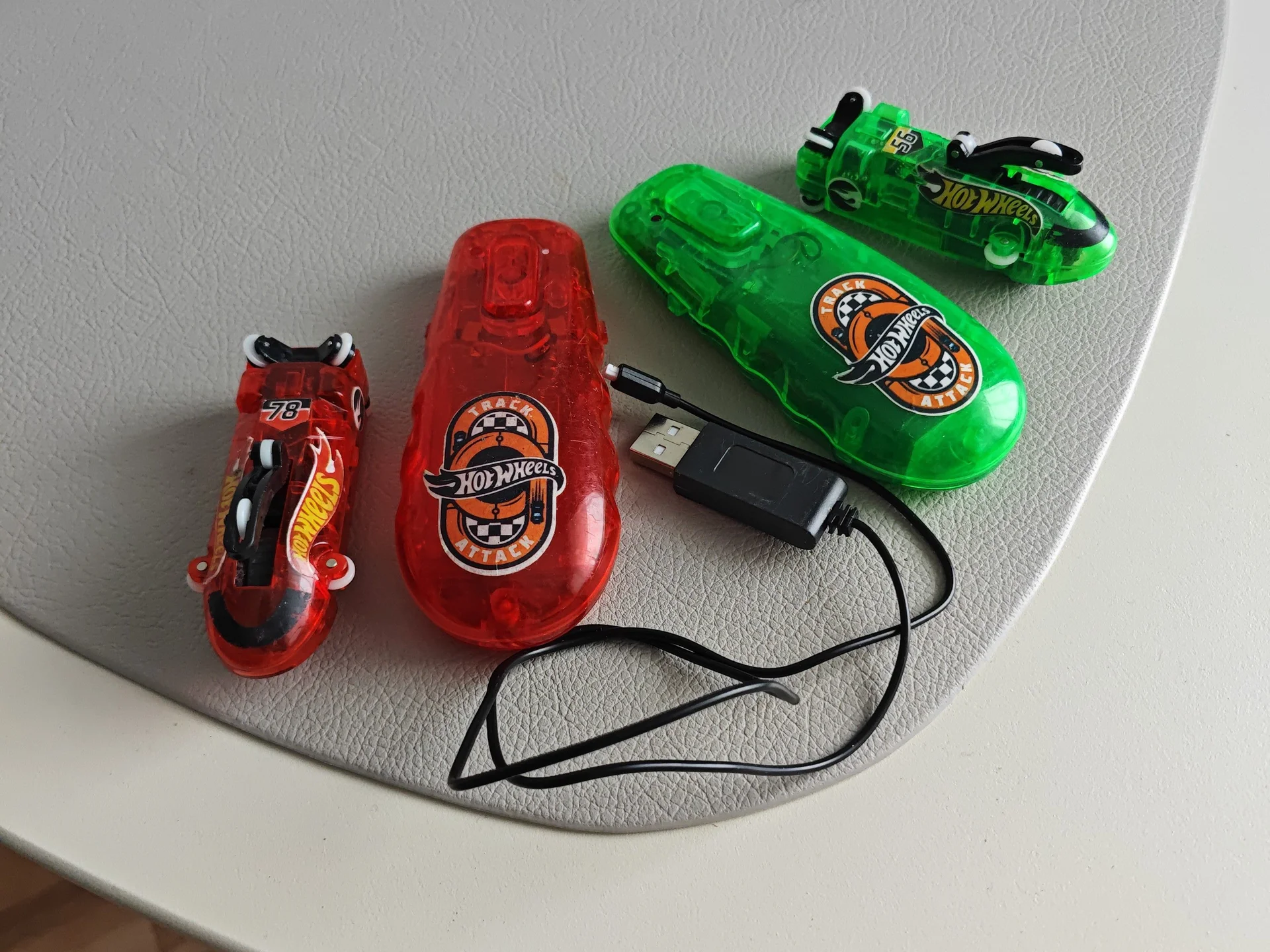 Машинки хот вилс hot wheels + зарядка - изображение 1