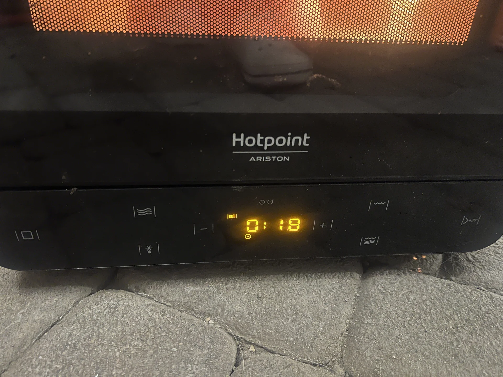 Микроволновая печь микроволновка Hotpoint-Ariston - миниатюра 4