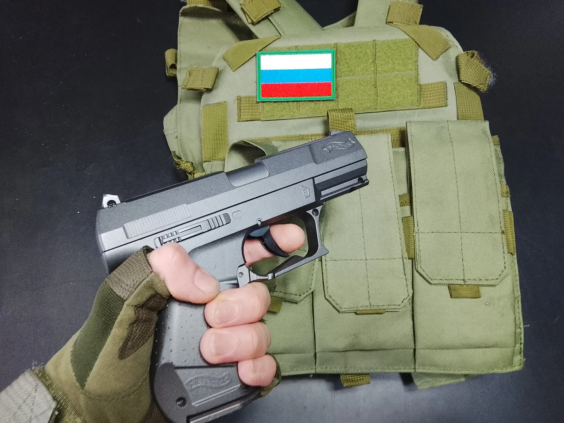 Реалистичный игрушечный металл пистолет Вальтер с23а на шариках - миниатюра 8