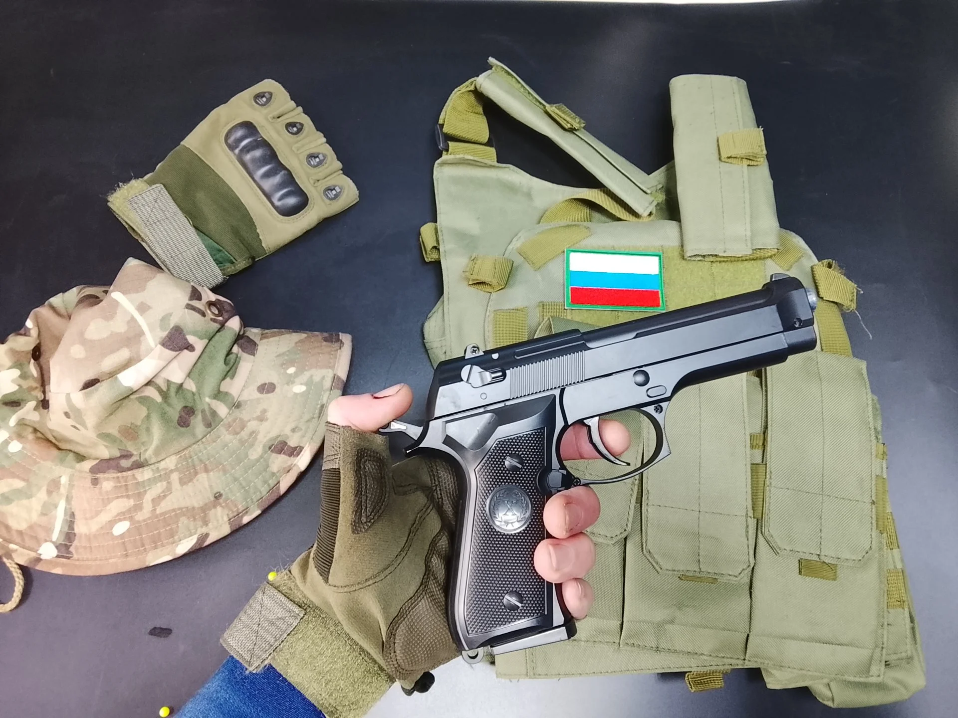 Тяжелый металл пистолет Беретта на пластиковых шарах - изображение 1