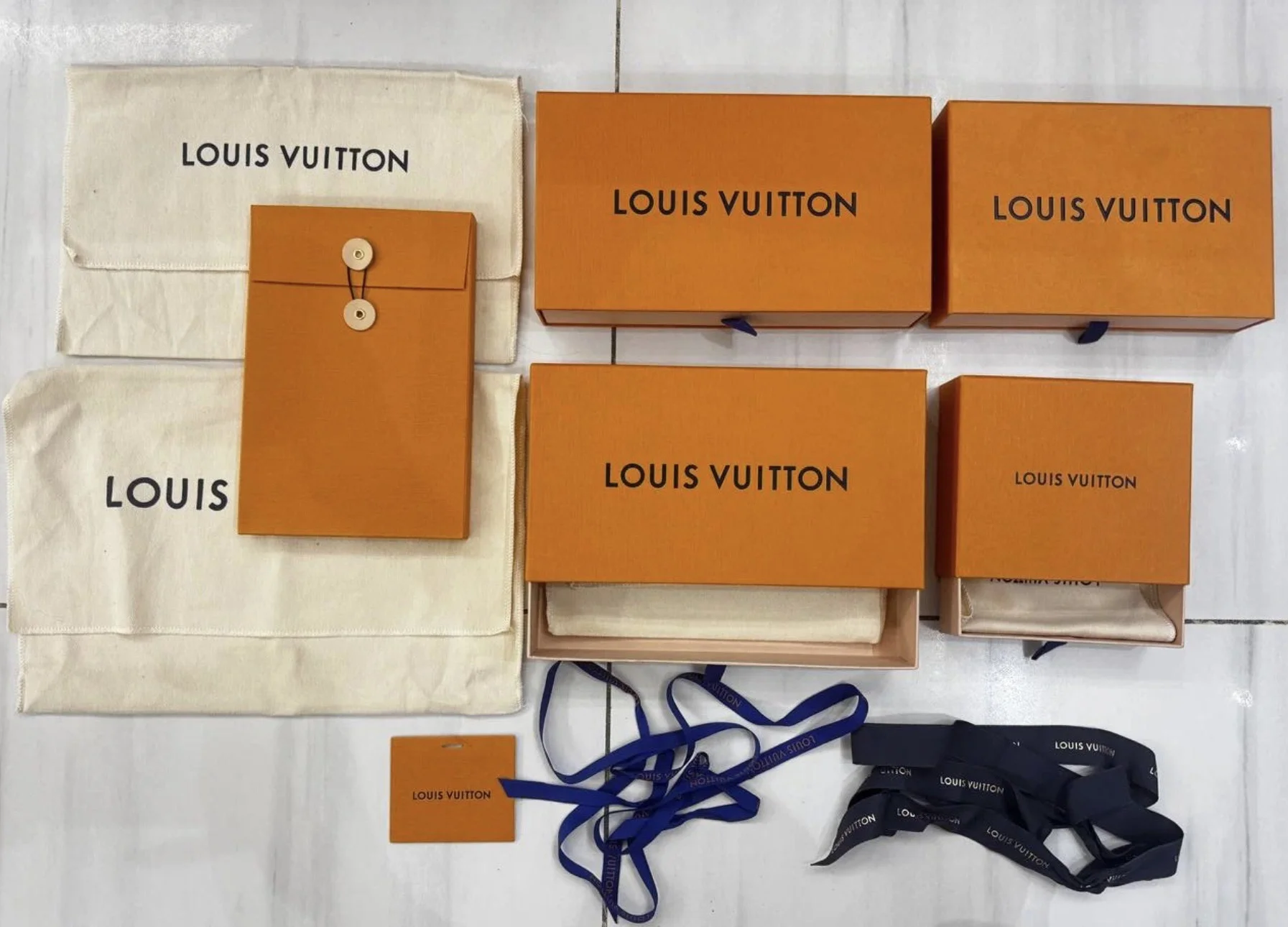 Коробки, пакеты и пыльники Louis Vuitton - миниатюра 2