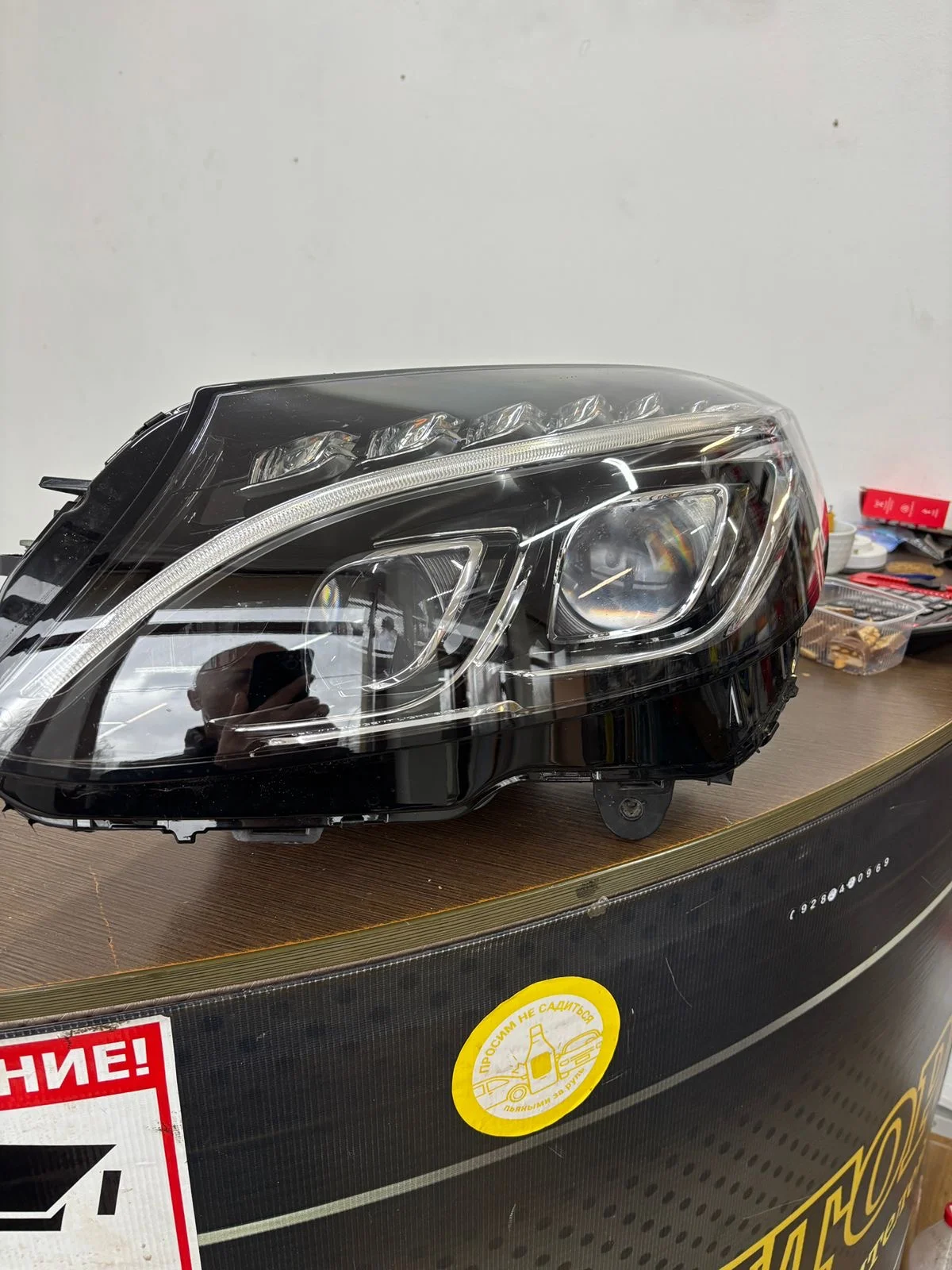 Фара Mercedes 205 оригинал - изображение 1