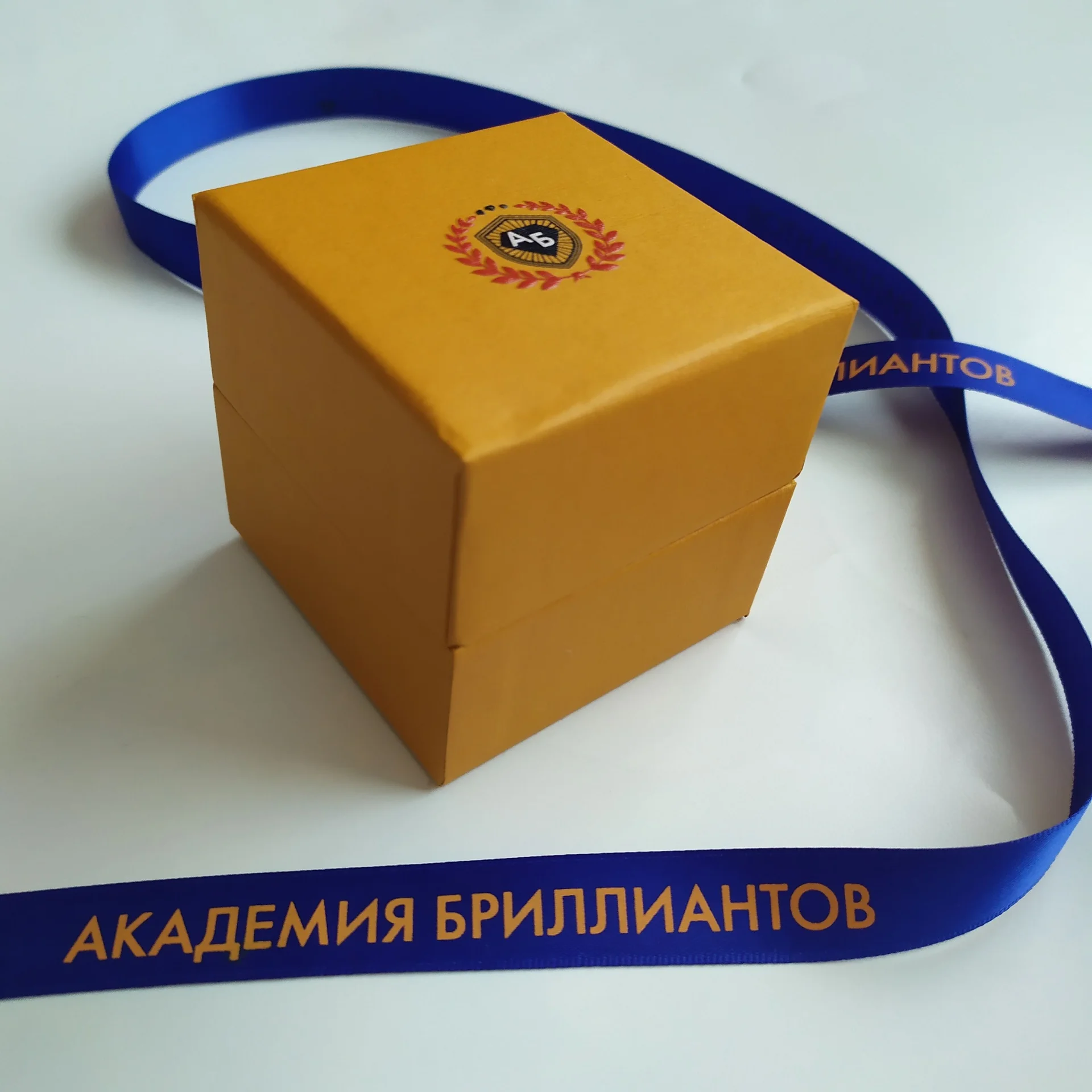 Коробочка Академия Бриллиантов с лентой
Новая - миниатюра 6