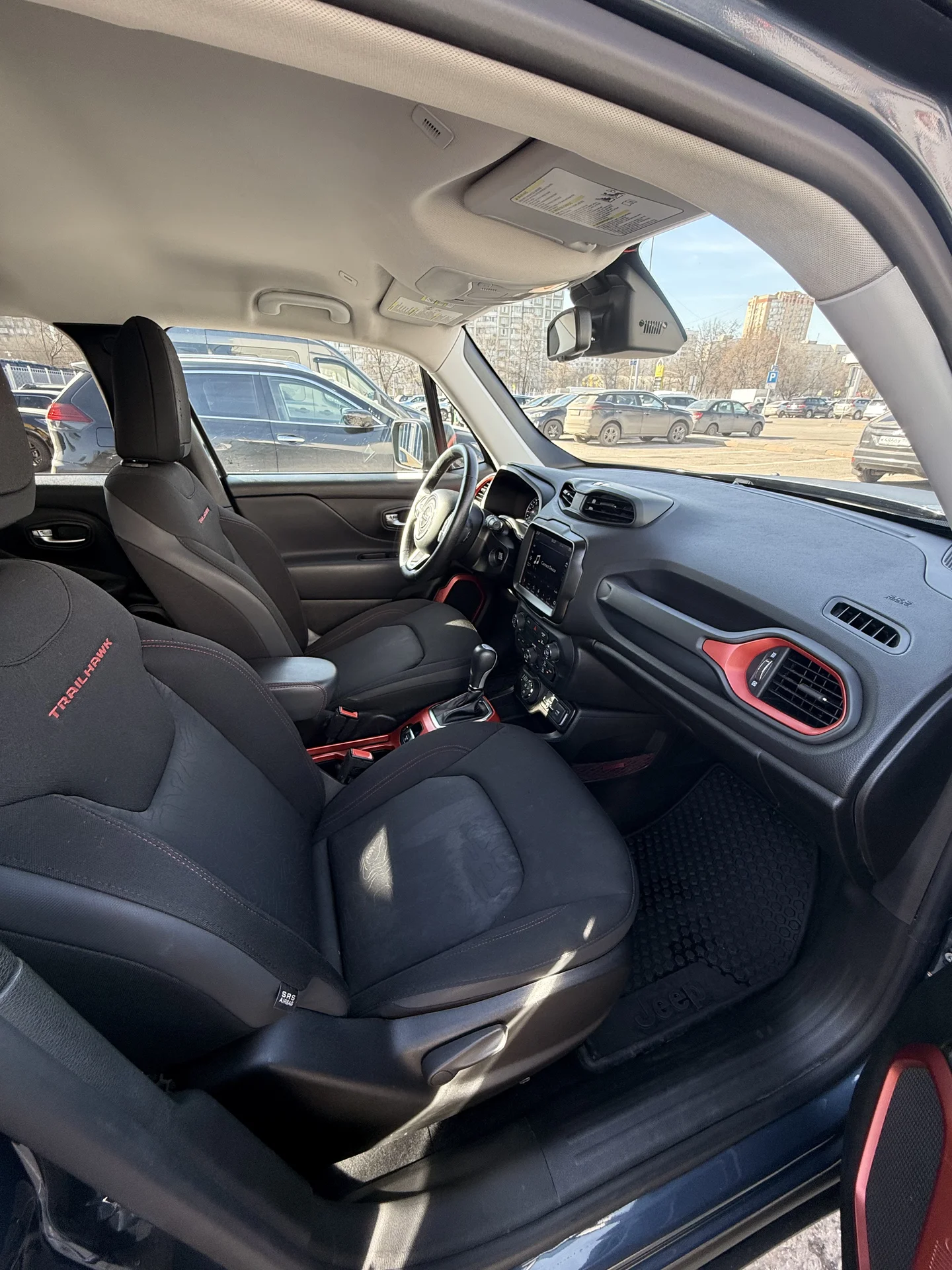 Автомобиль Jeep Renegade 2021 года - миниатюра 6