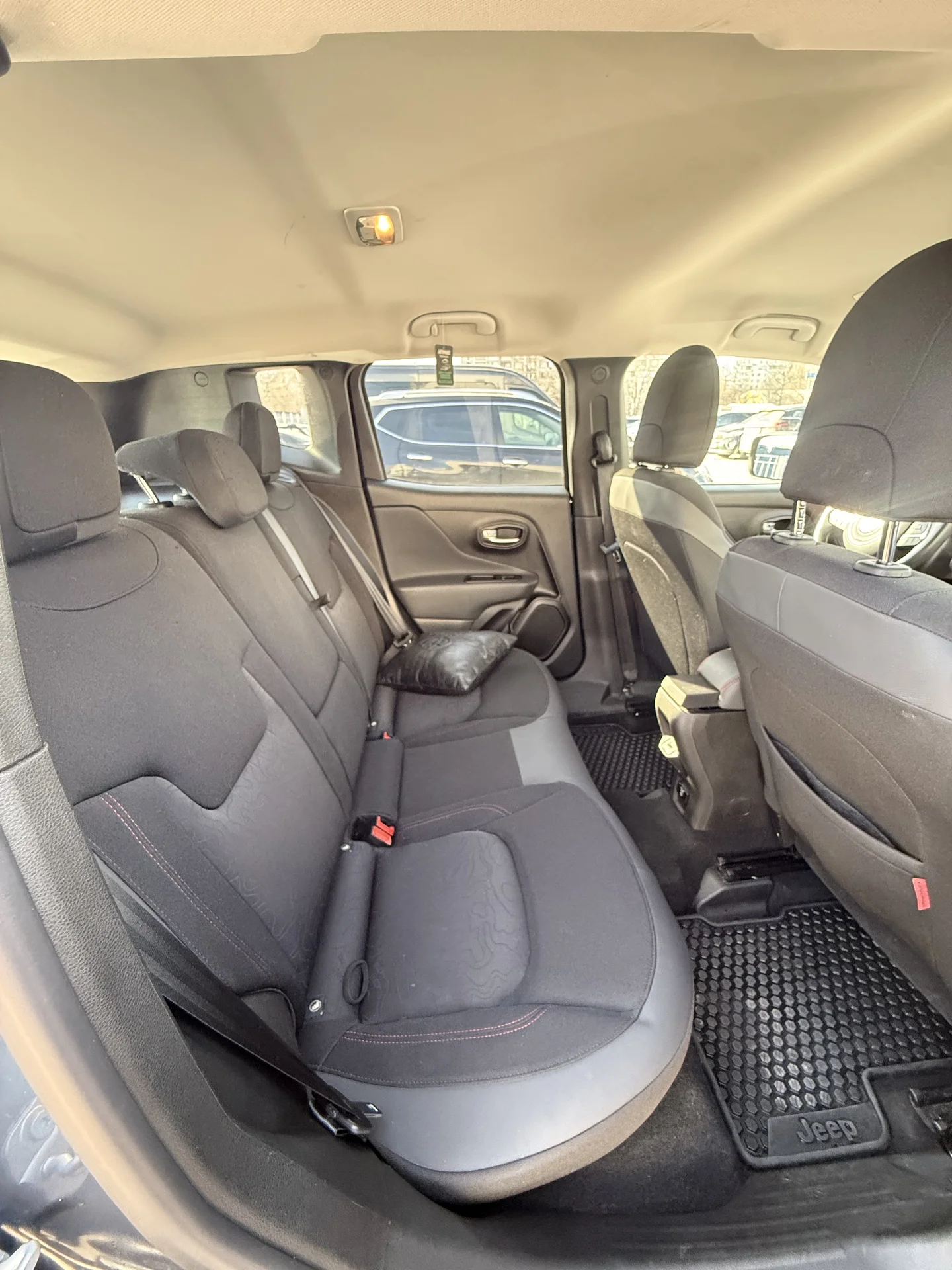 Автомобиль Jeep Renegade 2021 года - миниатюра 8