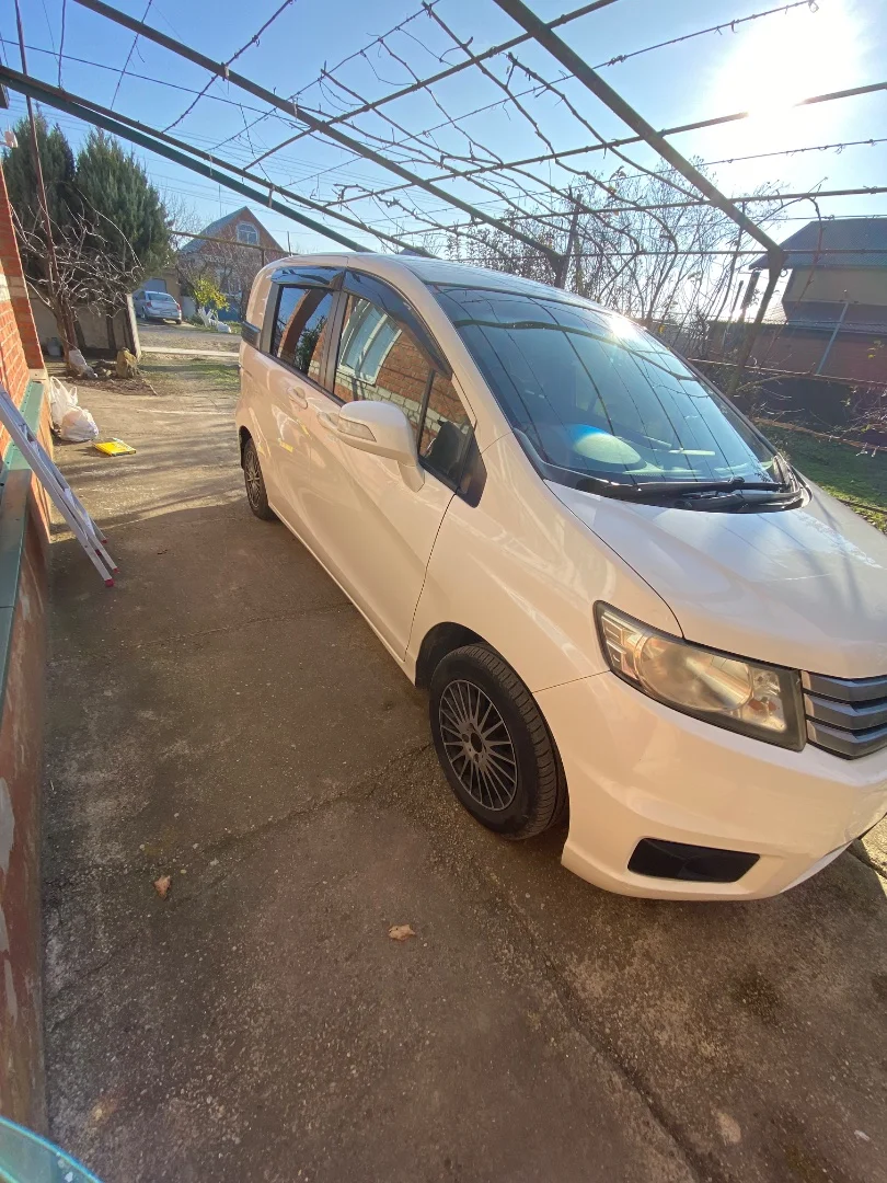Honda Freed Spike - миниатюра 3