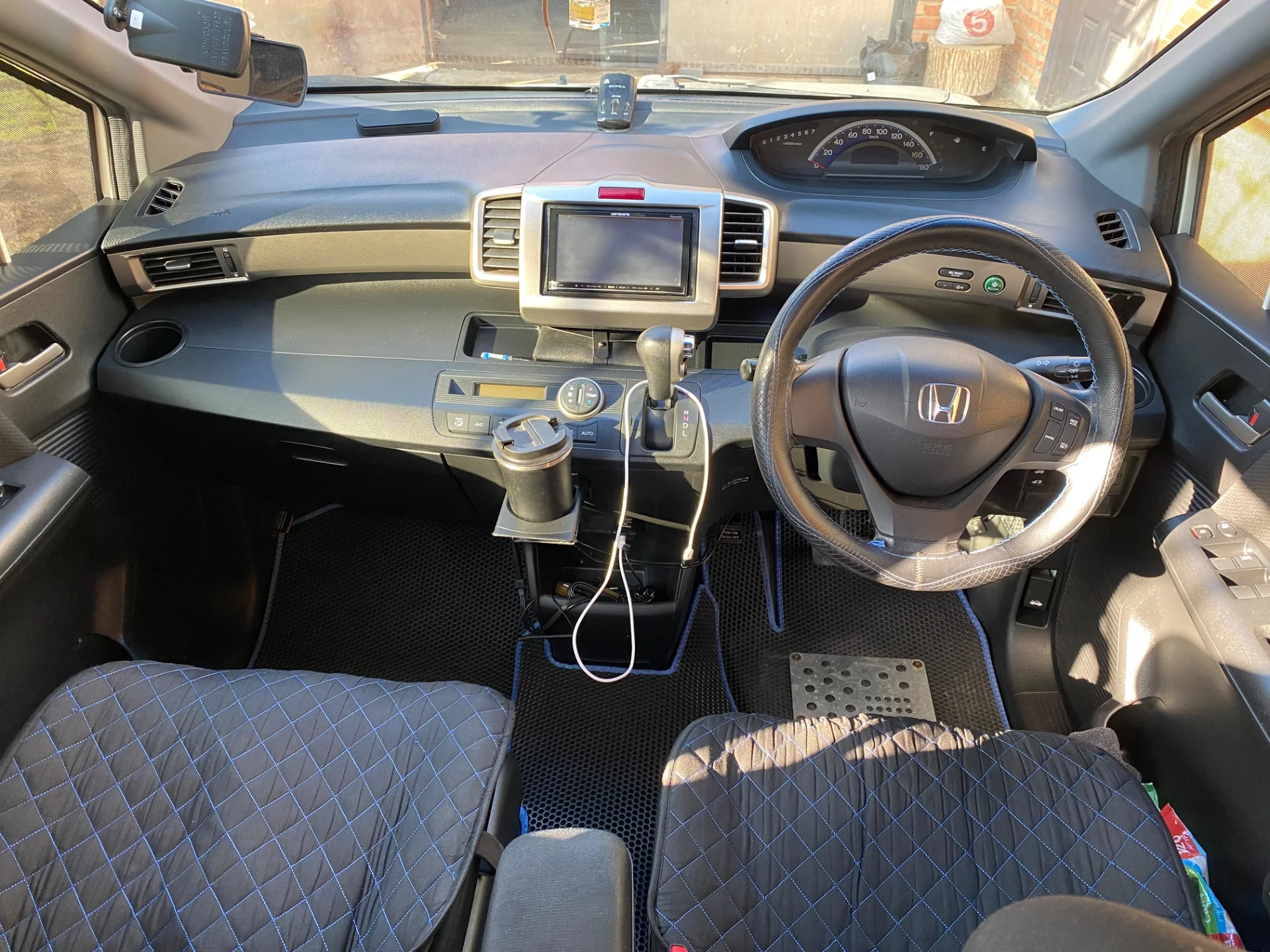 Honda Freed Spike - миниатюра 8