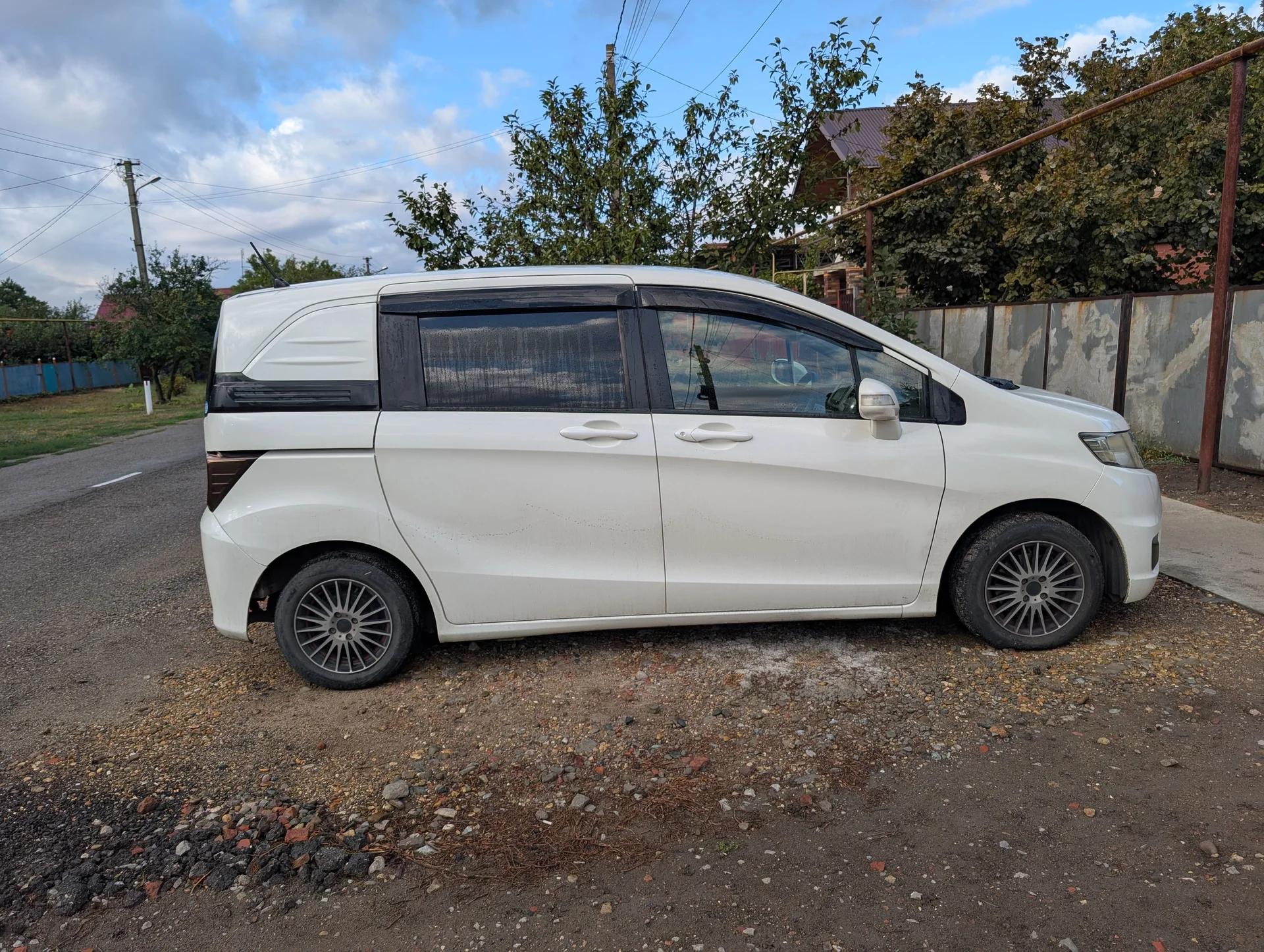 Honda Freed Spike - миниатюра 2