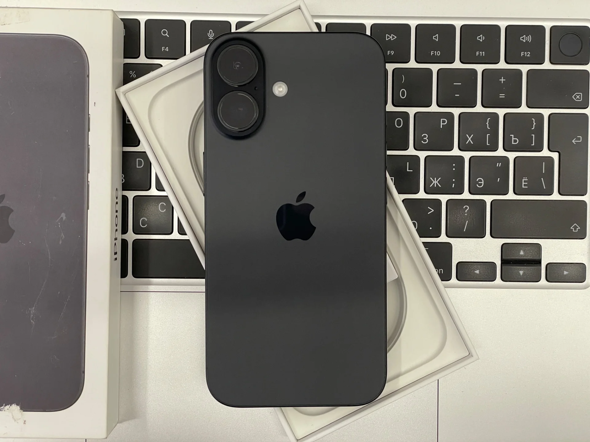 iPhone 16 256gb Black (б/у)