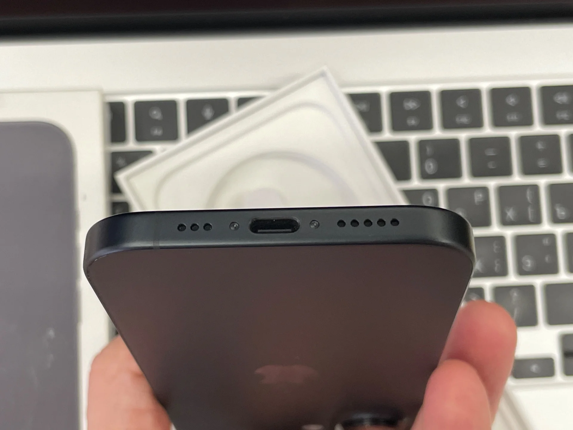 iPhone 16 256gb Black (б/у) - миниатюра 3