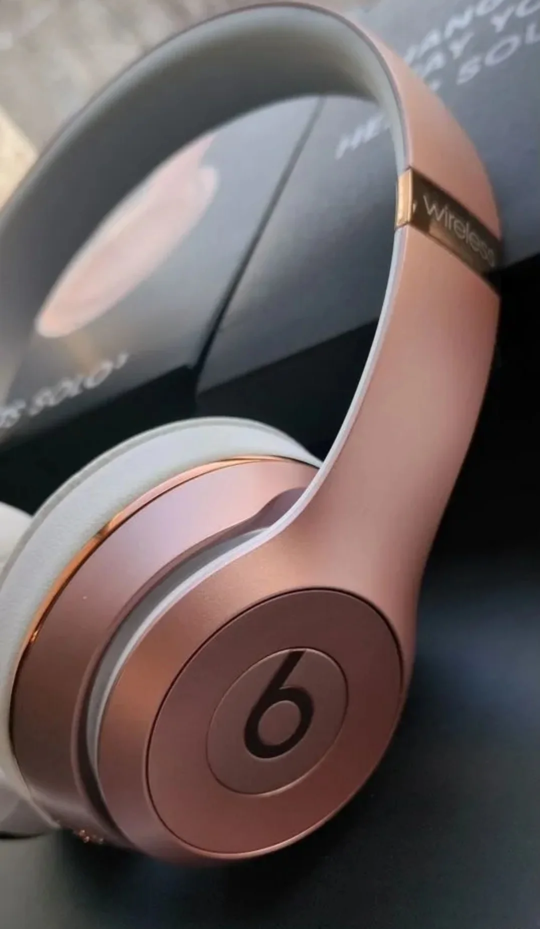Наушники беспроводные Beats Solo 3 - миниатюра 9