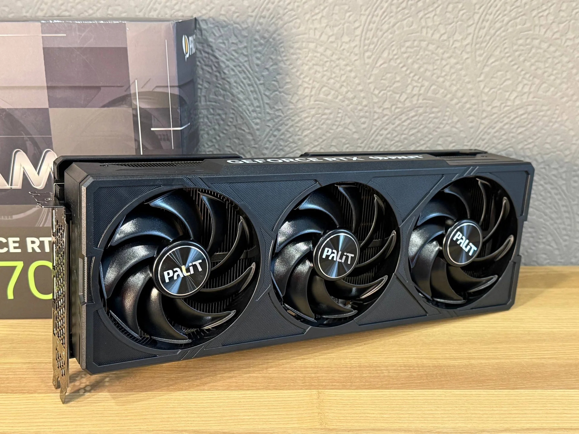 Видеокарта RTX 4070 super 12GB palit jetstream OC - миниатюра 2