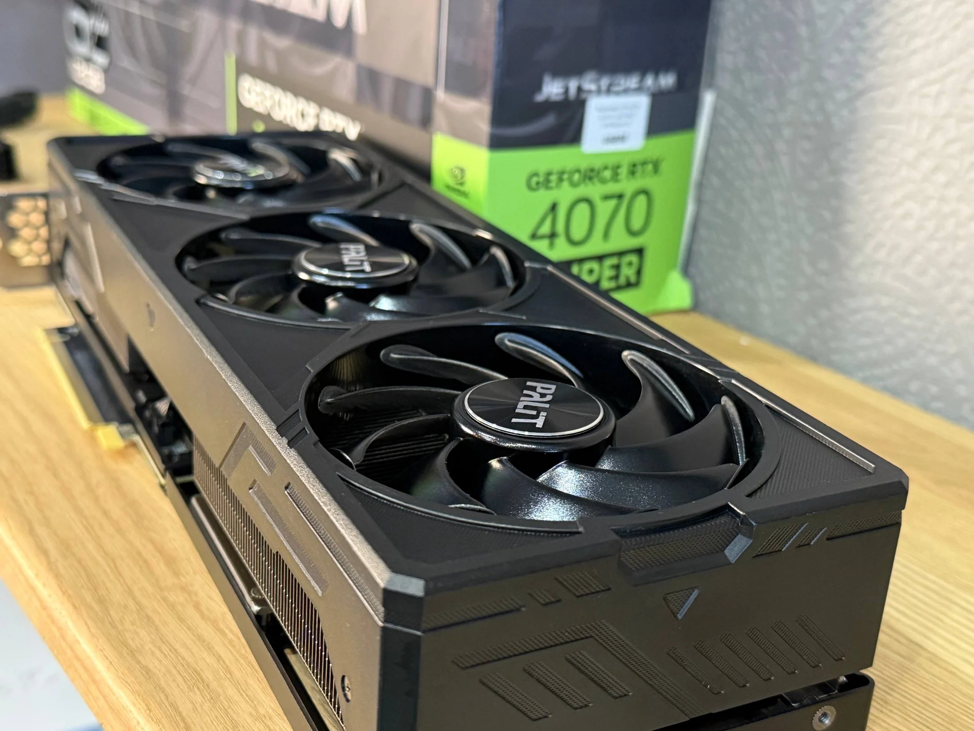 Видеокарта RTX 4070 super 12GB palit jetstream OC - миниатюра 6