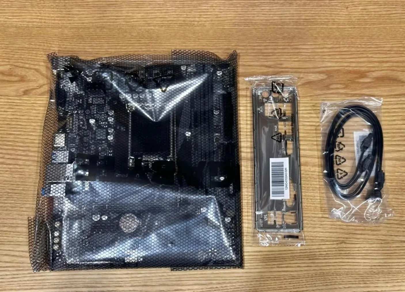 Материнская плата gigabyte H610M H V3 DDR4 - миниатюра 3