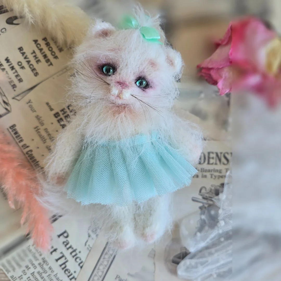 Котенок ручной работы игрушка - миниатюра 3