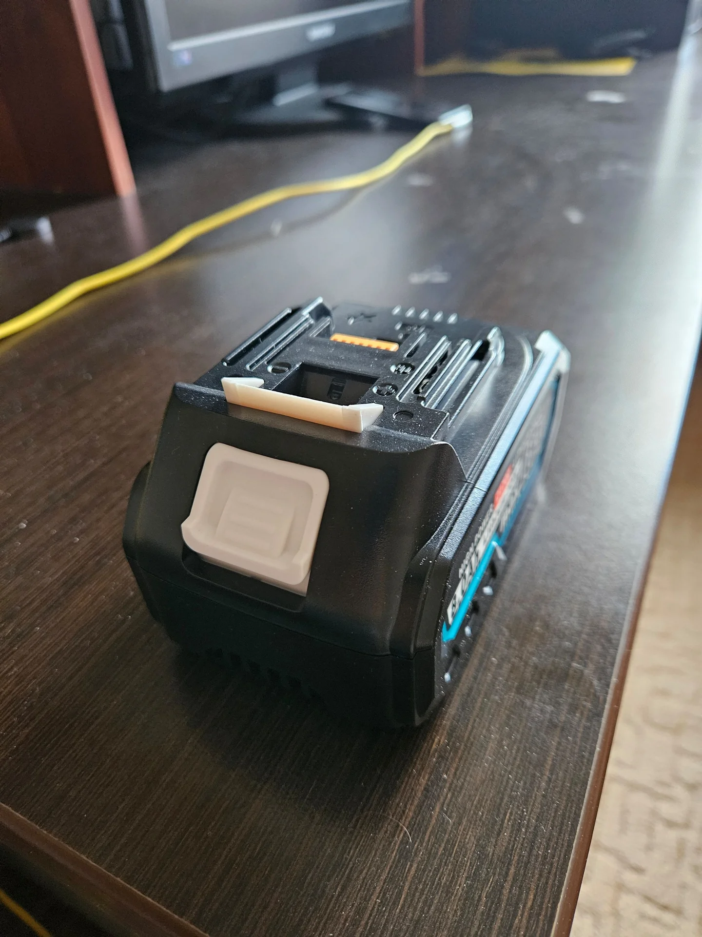 Аккумулятор формата Makita 18 Вольт - миниатюра 4