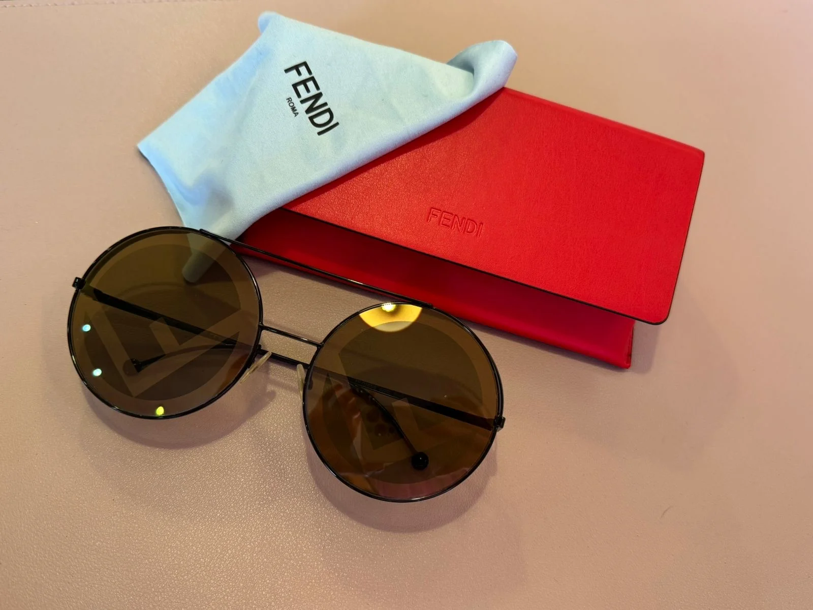 Солнцезащитные очки Fendi(оригинал) - изображение 1
