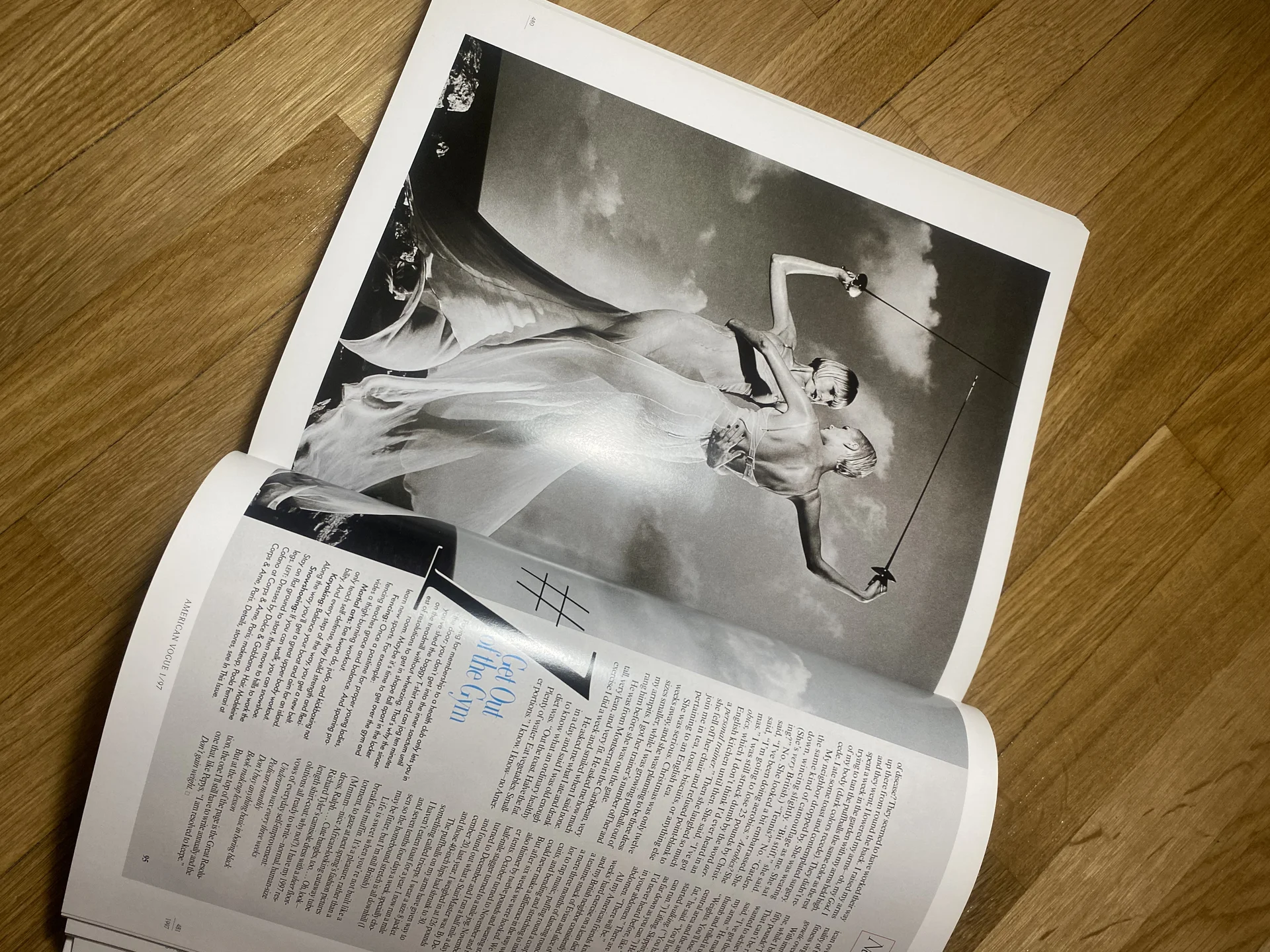 Книга Helmut Newton «Pages from the Glossies» - миниатюра 5