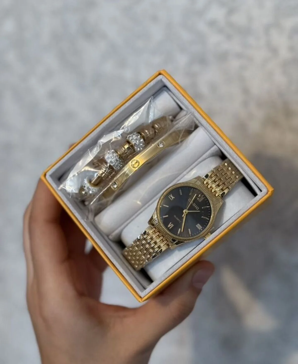 Набор женские часы Casio и два браслета - изображение 1