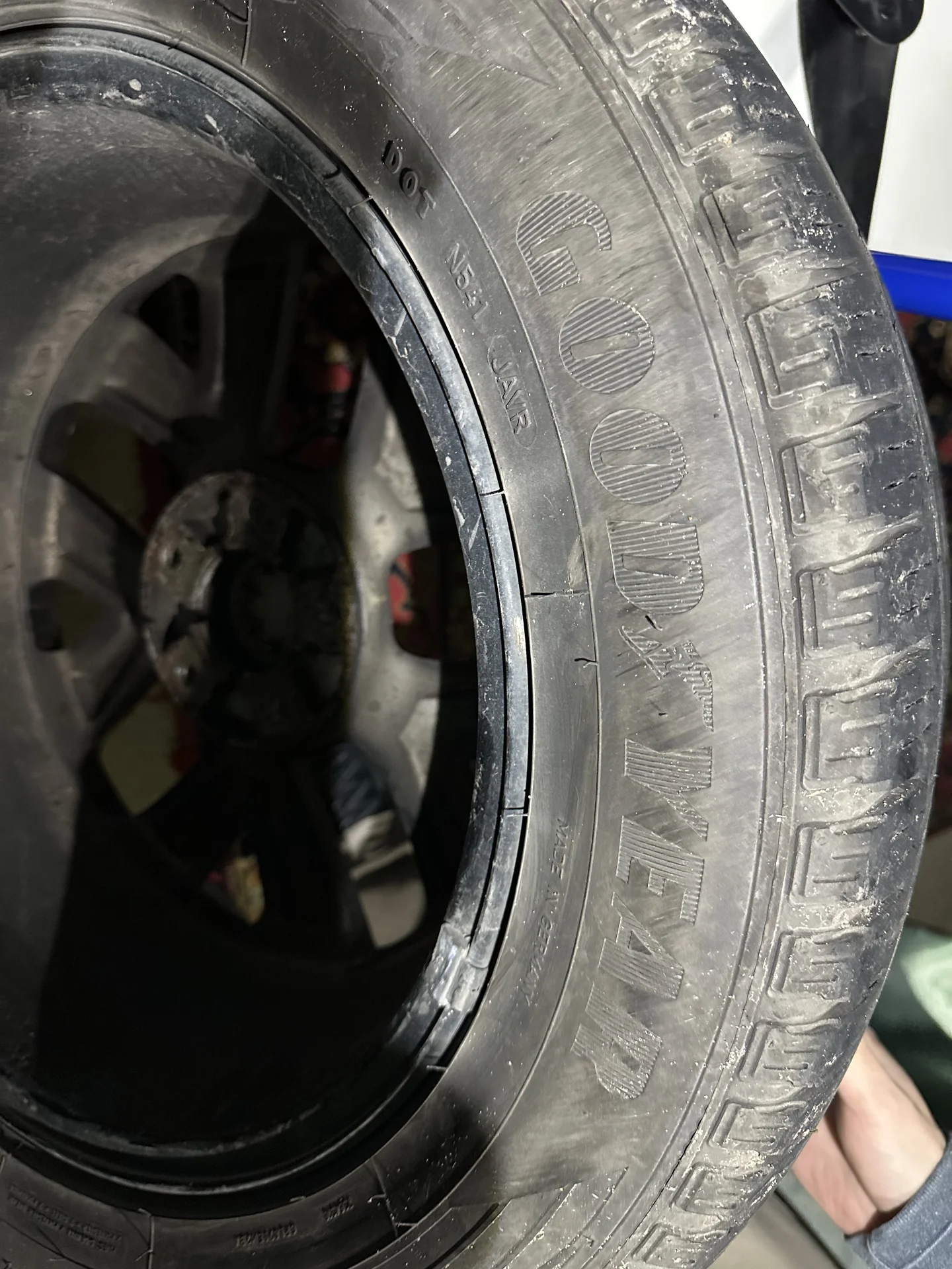 Goodyear EfficientGrip 225/60 R17 99H - миниатюра 2