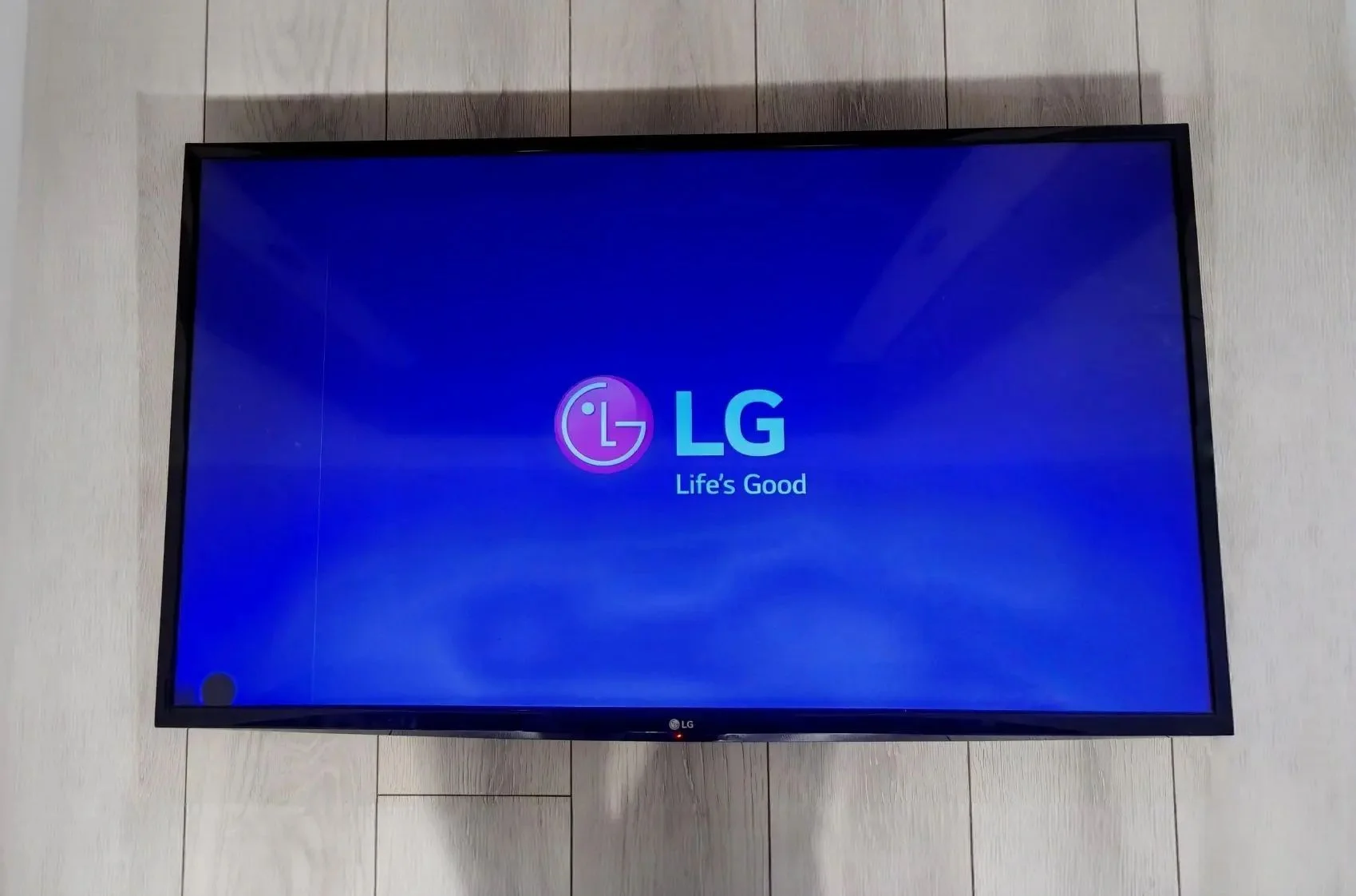 Телевизор LG 43UH610V - изображение 1