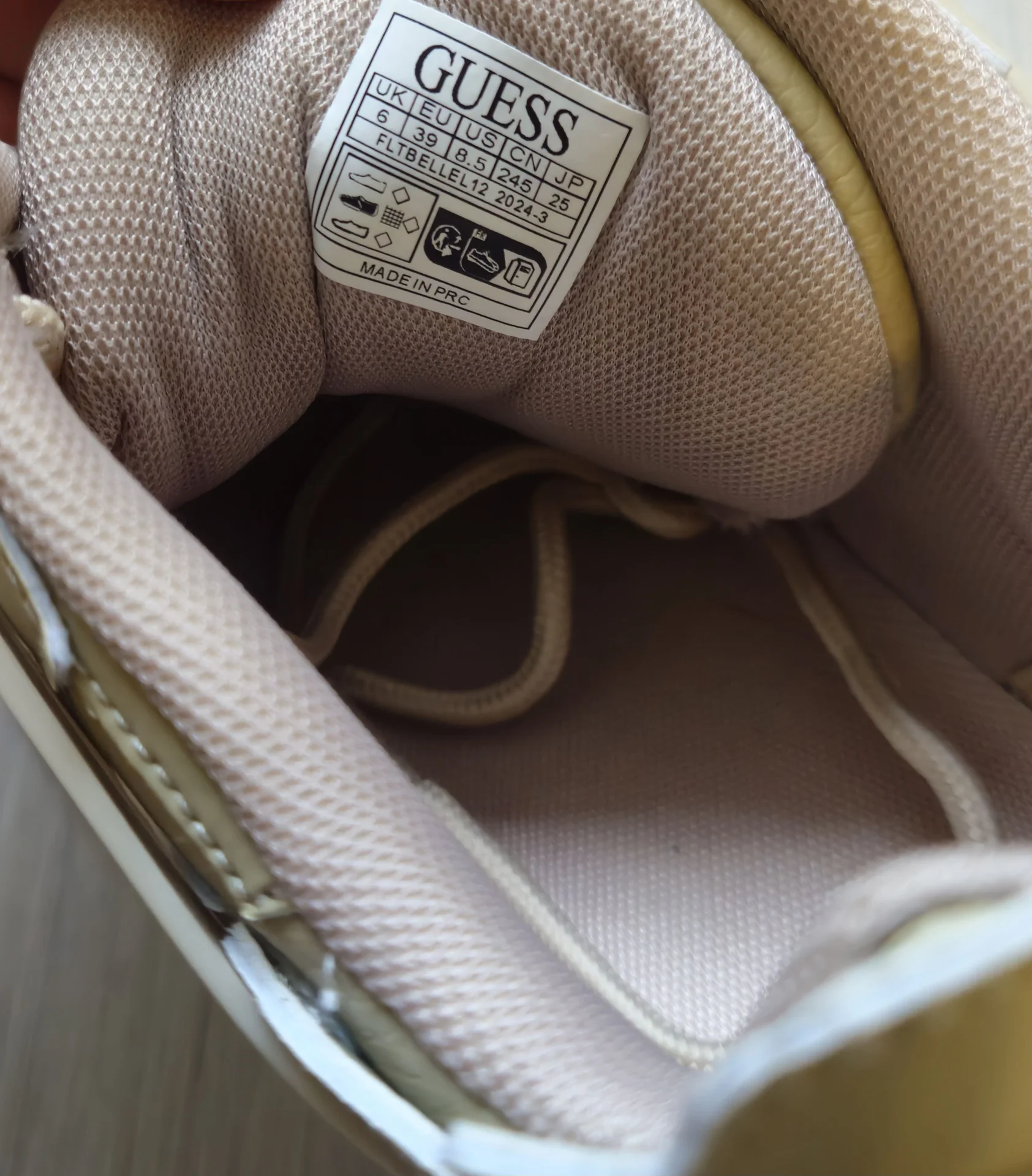 Женские кроссовки Guess - миниатюра 4
