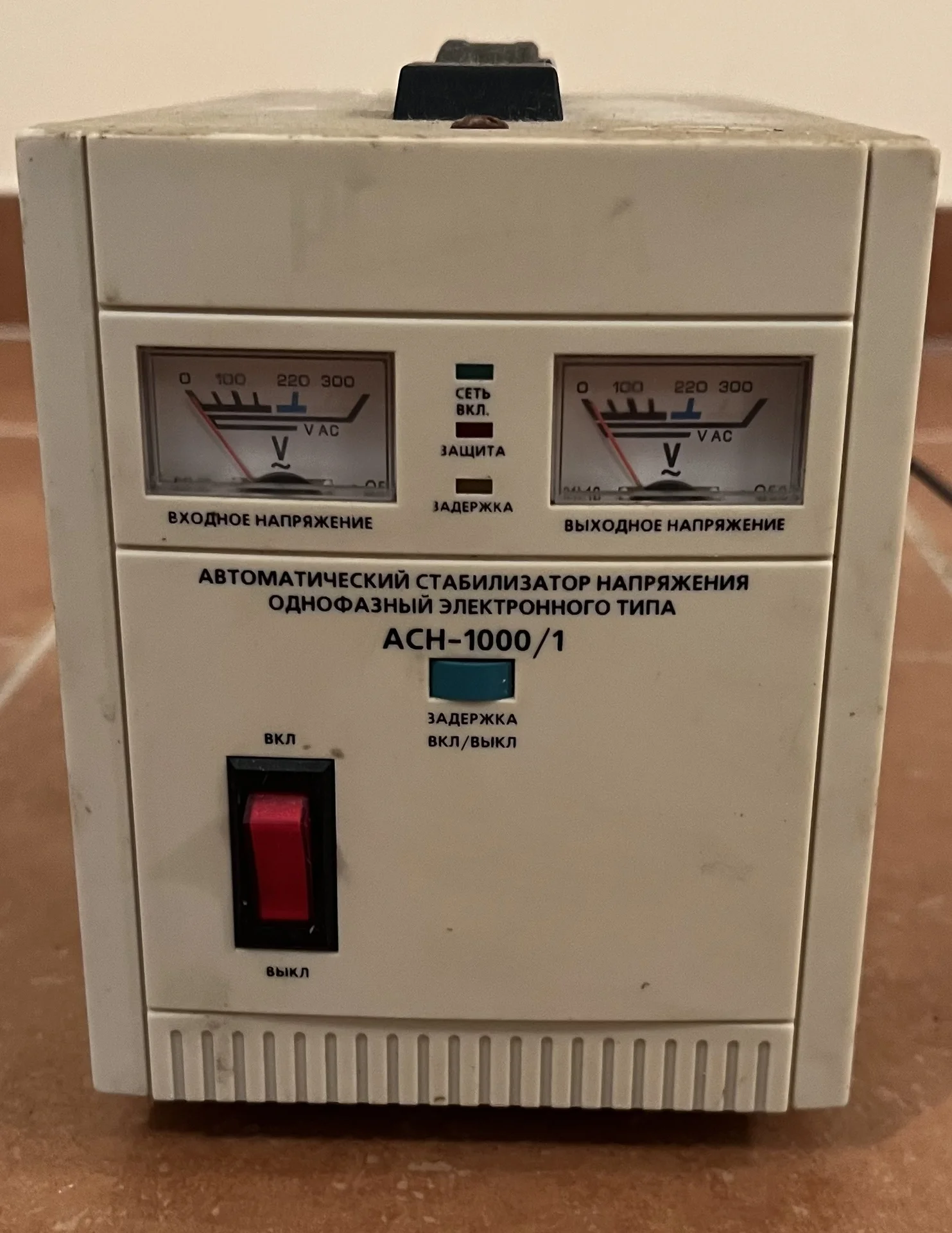 Стабилизатор напряжения Ресанта ACH-1000 - изображение 1