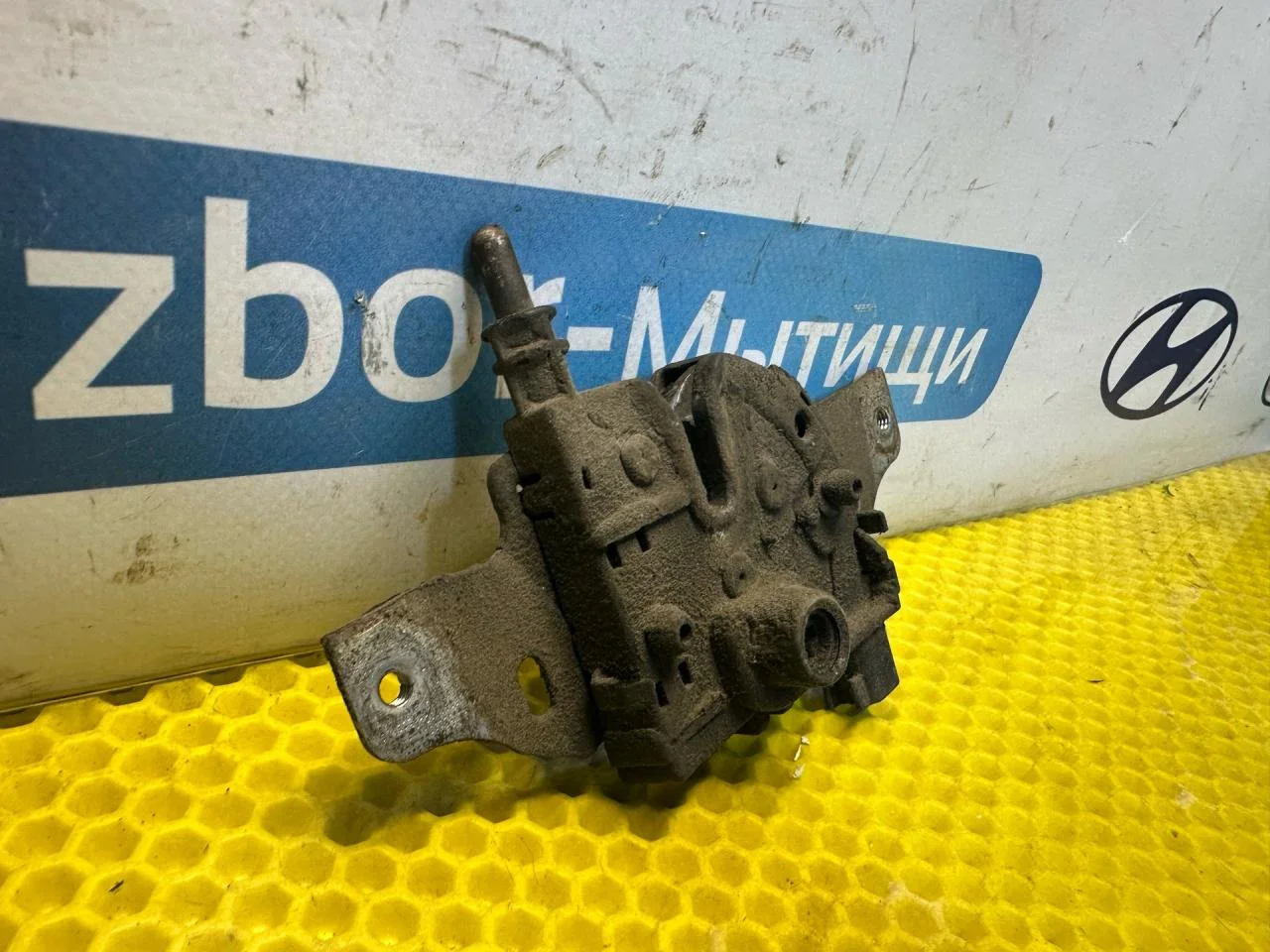 Замок капота Ford Mondeo 3 рест. 2005 - миниатюра 2