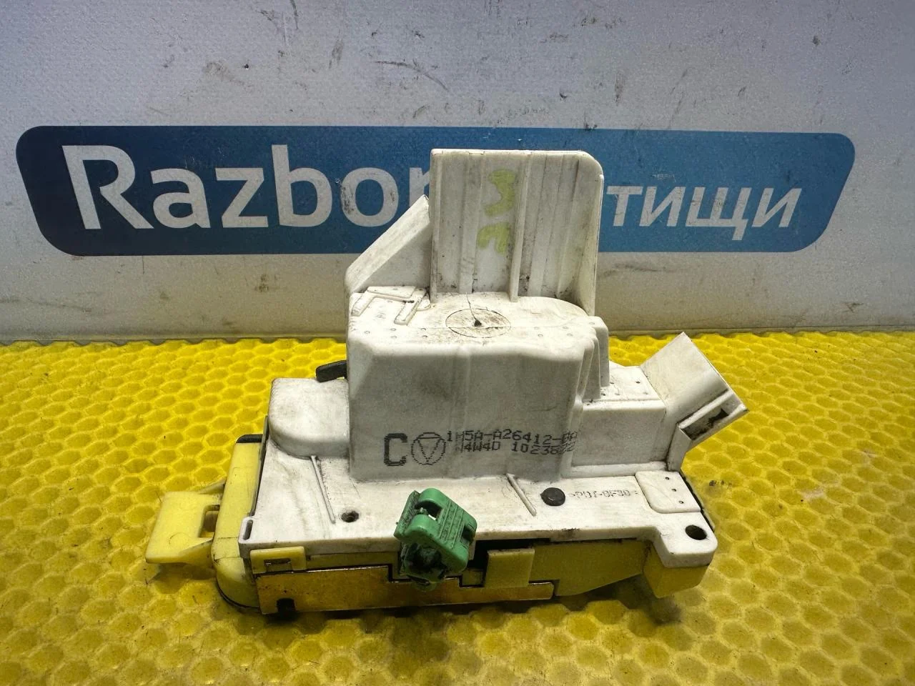 Замок двери задней правой Ford Focus рест. 2004 - изображение 1
