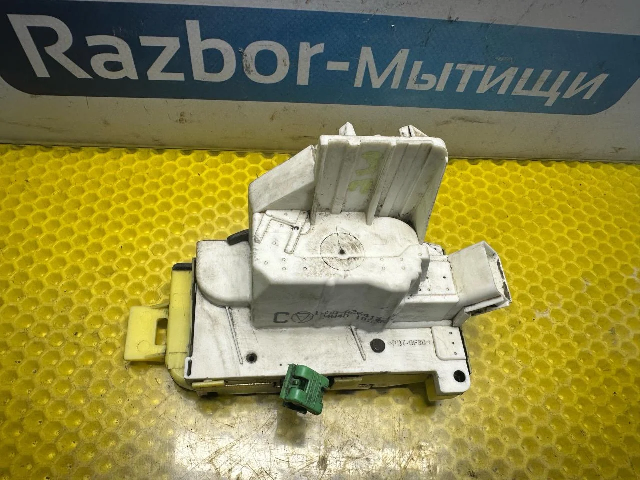 Замок двери задней правой Ford Focus рест. 2004 - миниатюра 2