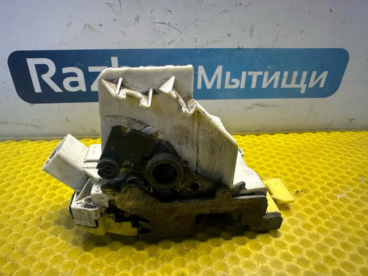 Замок двери задней правой Ford Focus рест. 2004 - миниатюра 6