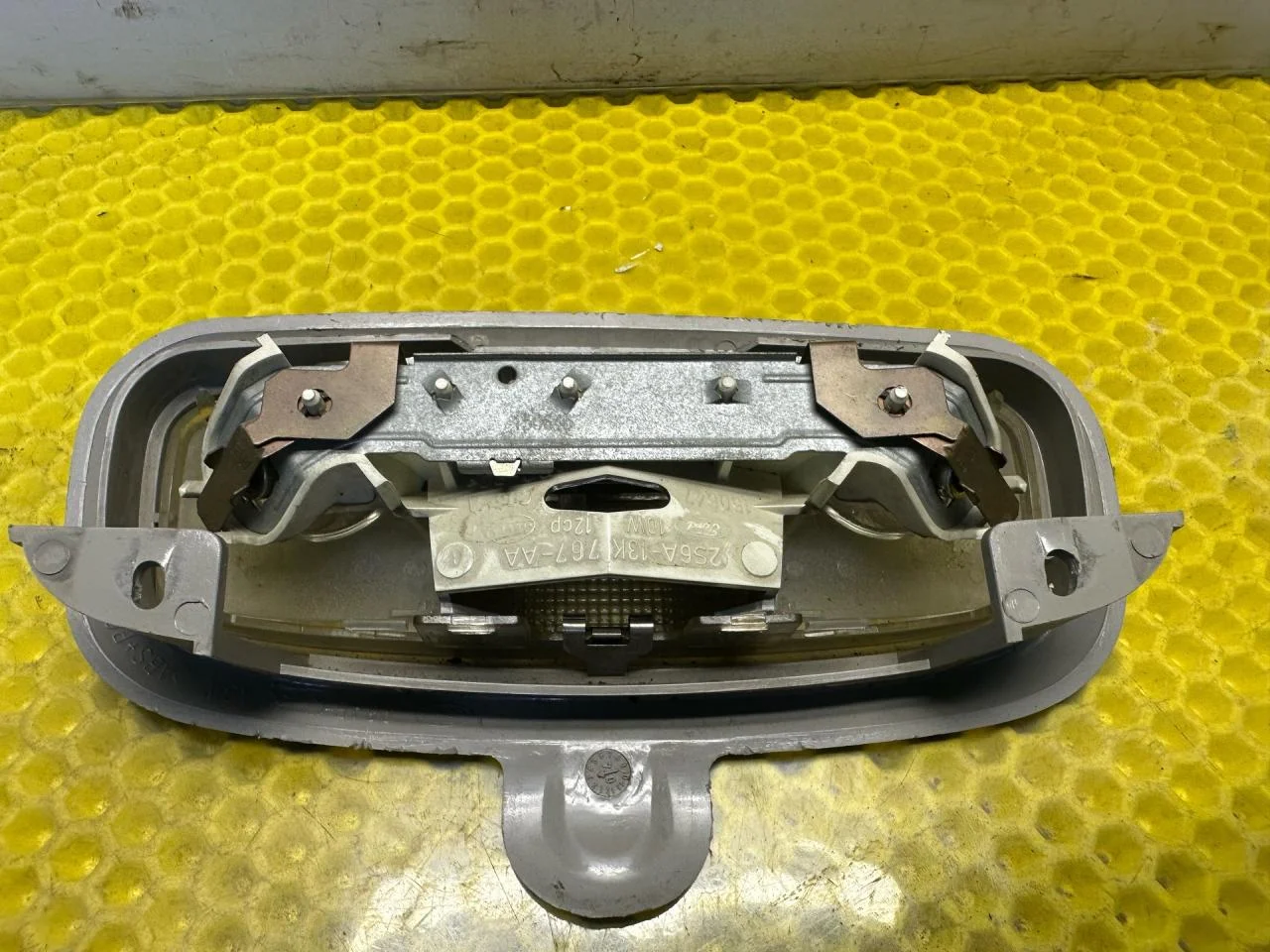 Фонарь салона (плафон) Ford Focus (1998 - 2001) - миниатюра 4
