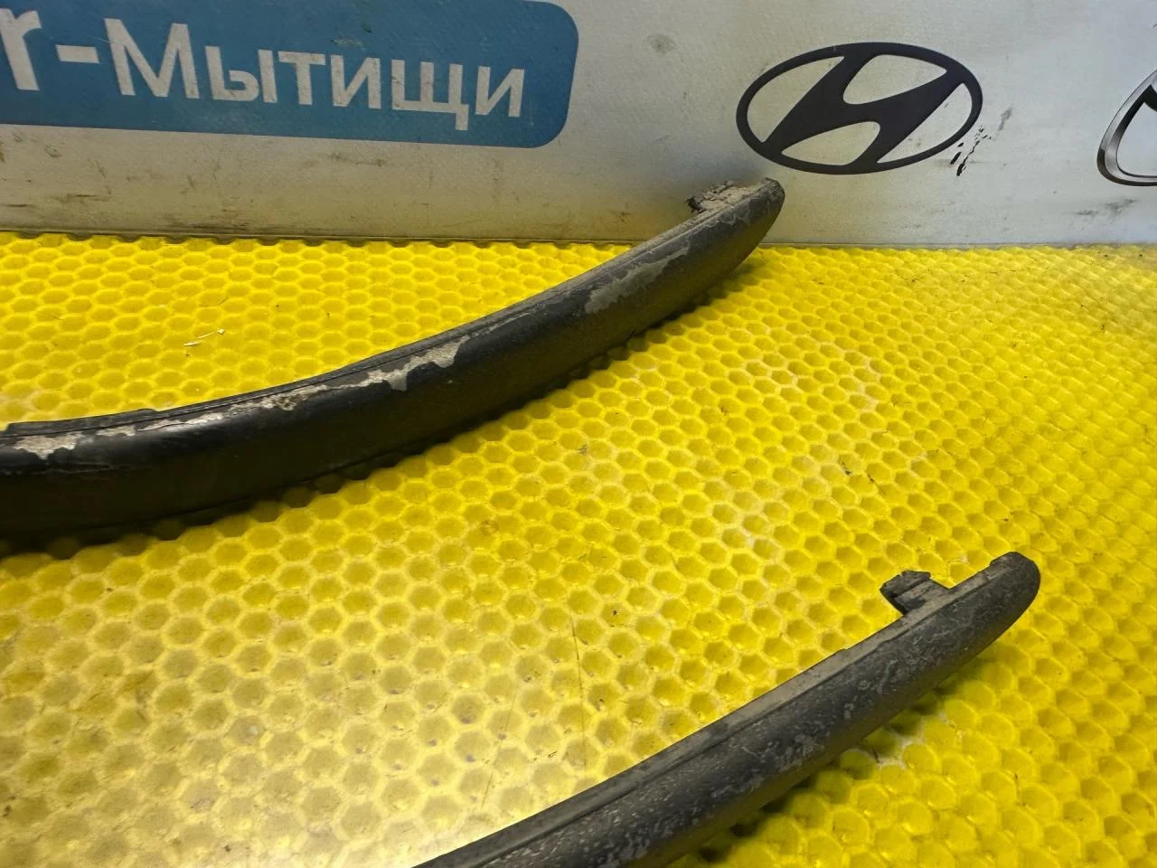 Молдинг переднего бампера Ford Focus рест. 2004 - миниатюра 3