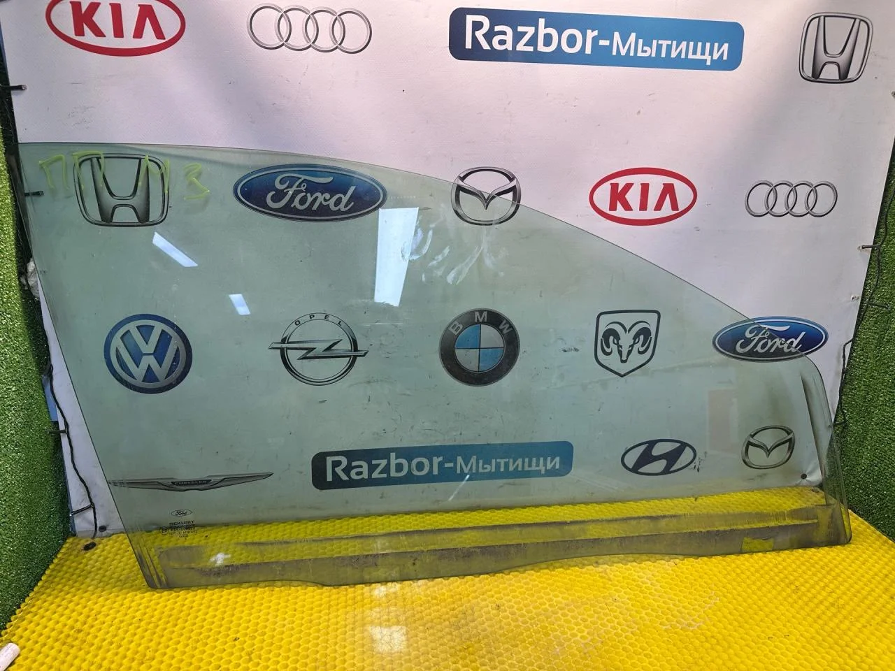 Стекло двери передней правой Ford Mondeo 3 рест. - изображение 1