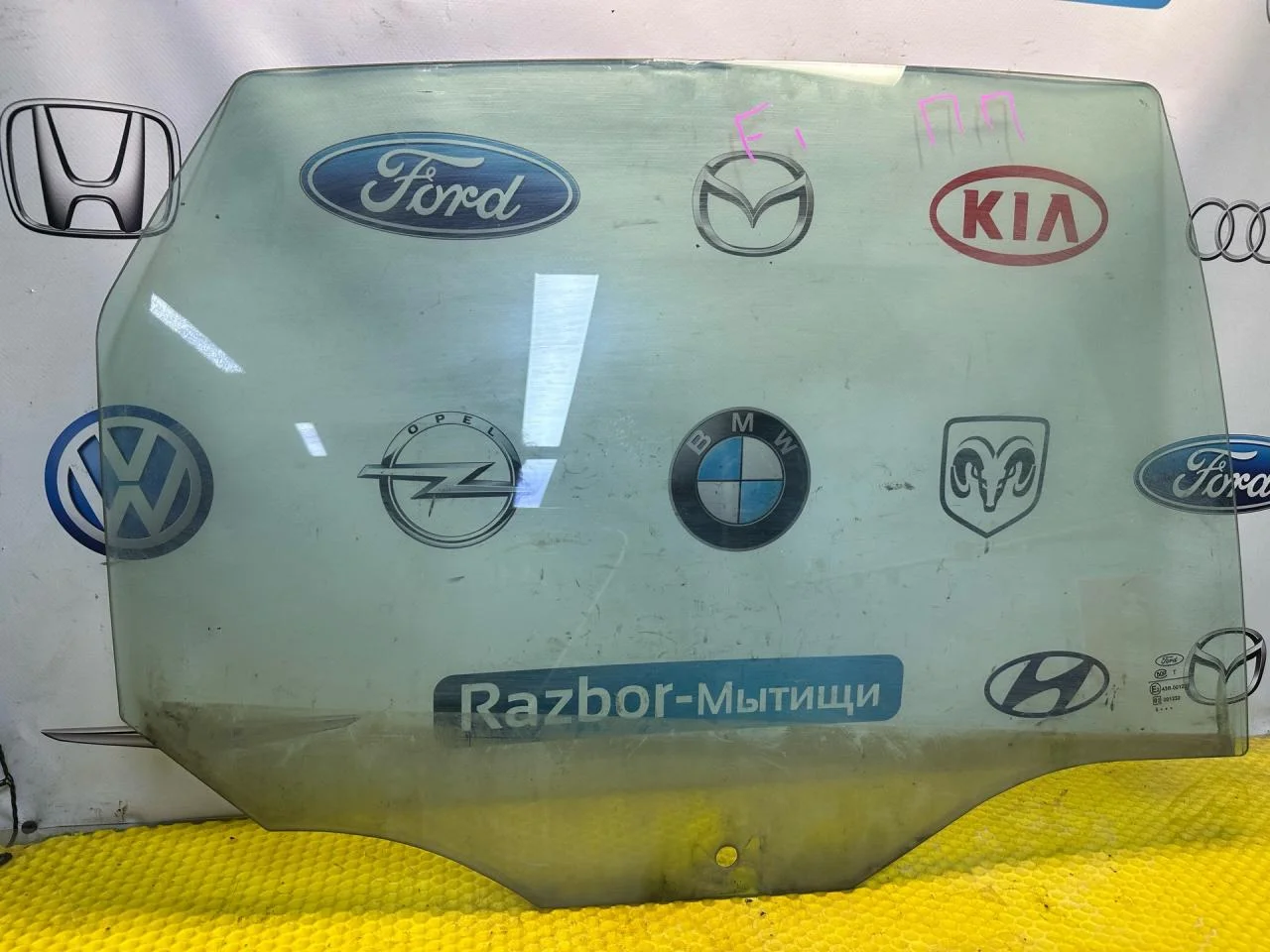 Стекло двери задней правой Ford Focus - изображение 1
