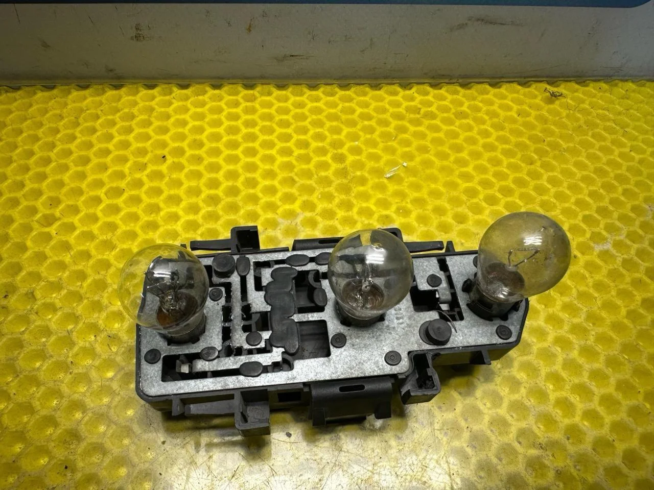 Панель фонаря заднего Audi A6 C5 1999 4B5945221 - миниатюра 3