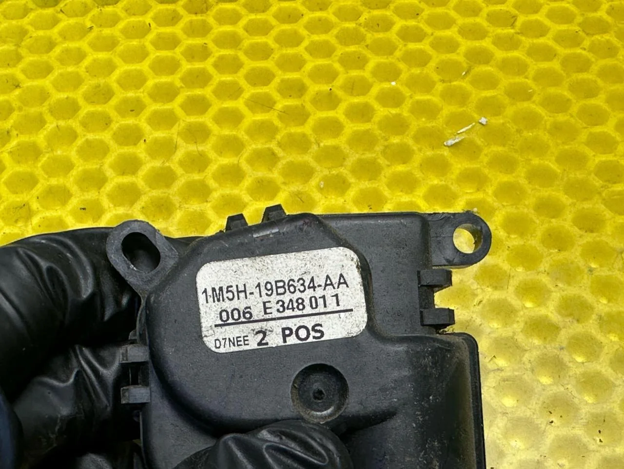 Моторчик заслонки печки Ford Focus рест. 2004 - миниатюра 4
