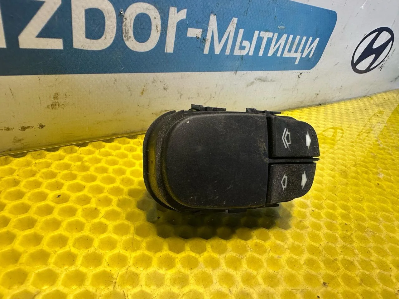 Блок управления стеклоподъемниками Ford Focus - миниатюра 2