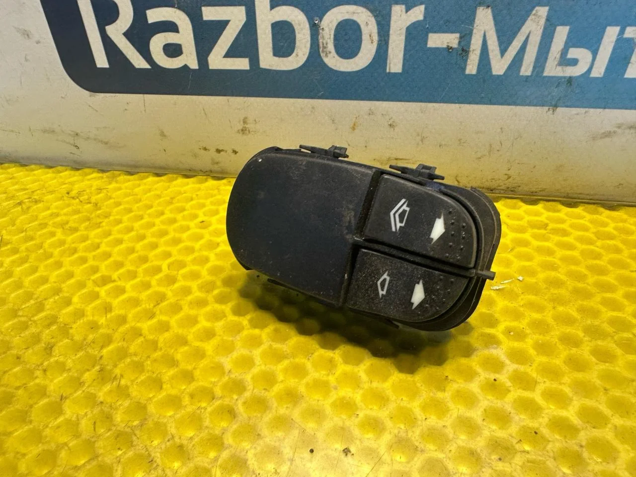 Блок управления стеклоподъемниками Ford Focus - миниатюра 3