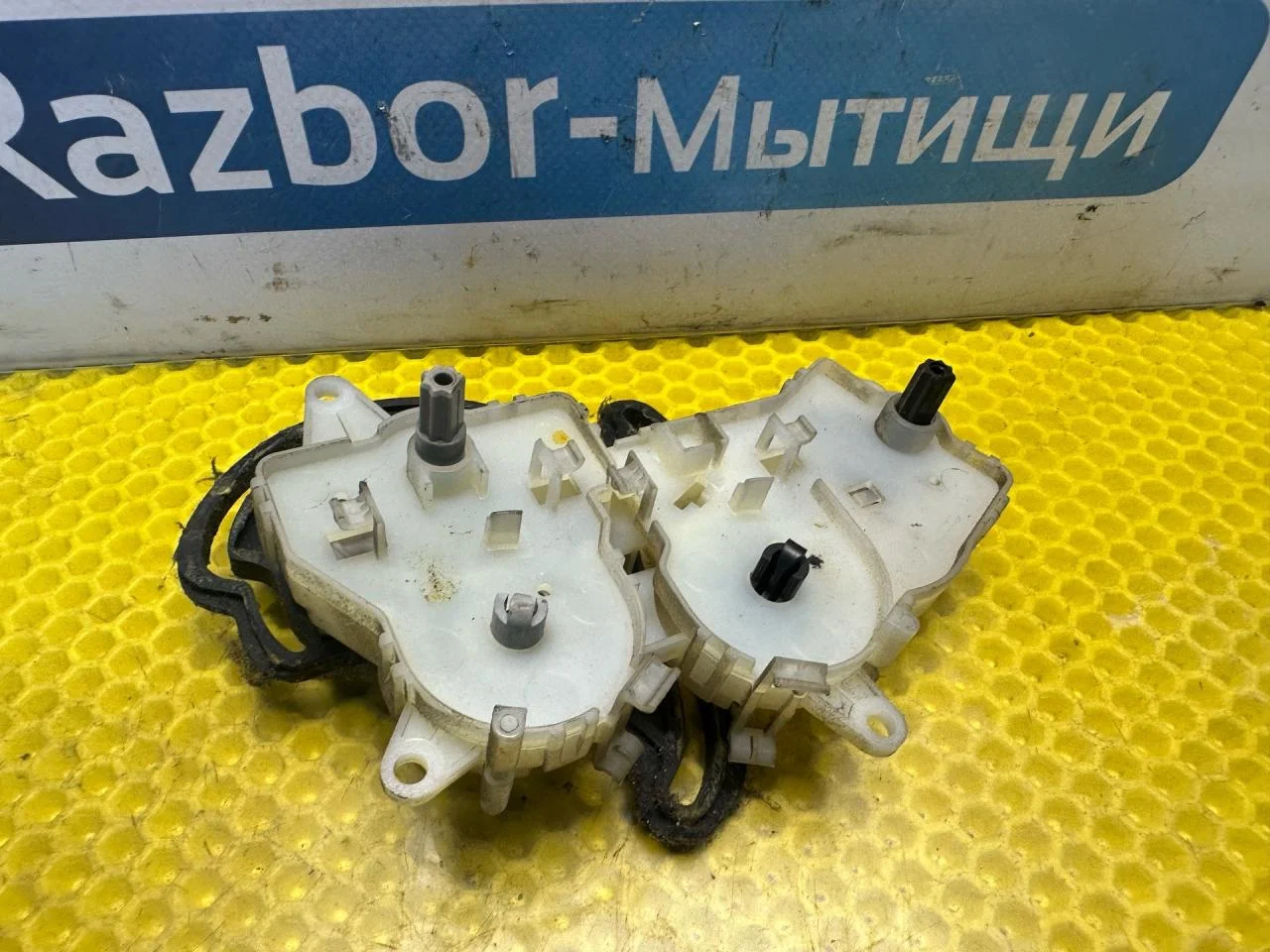 Блок управления заслонками печки Ford Focus - миниатюра 5