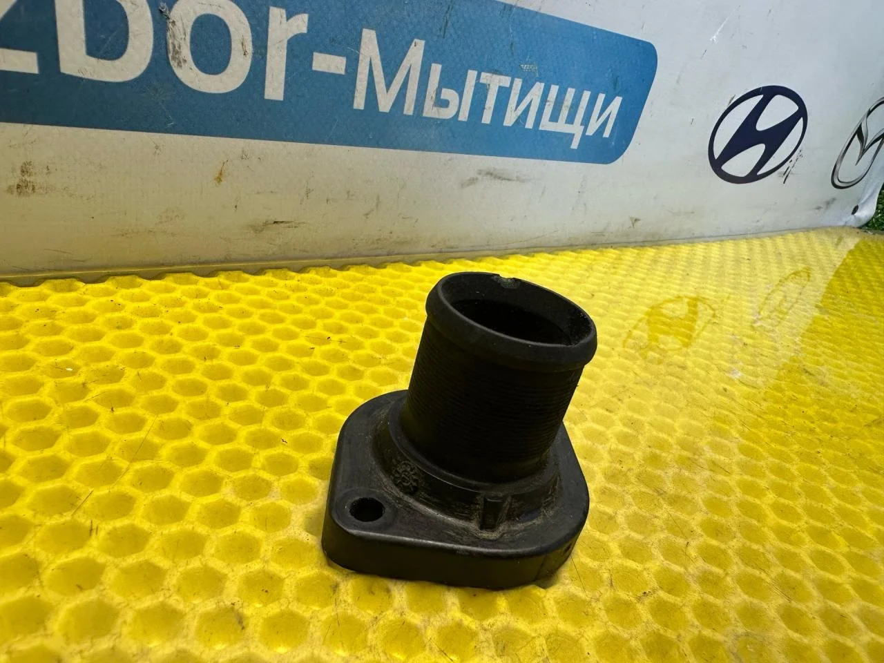Фланец (тройник) системы охлаждения Ford Focus - миниатюра 3
