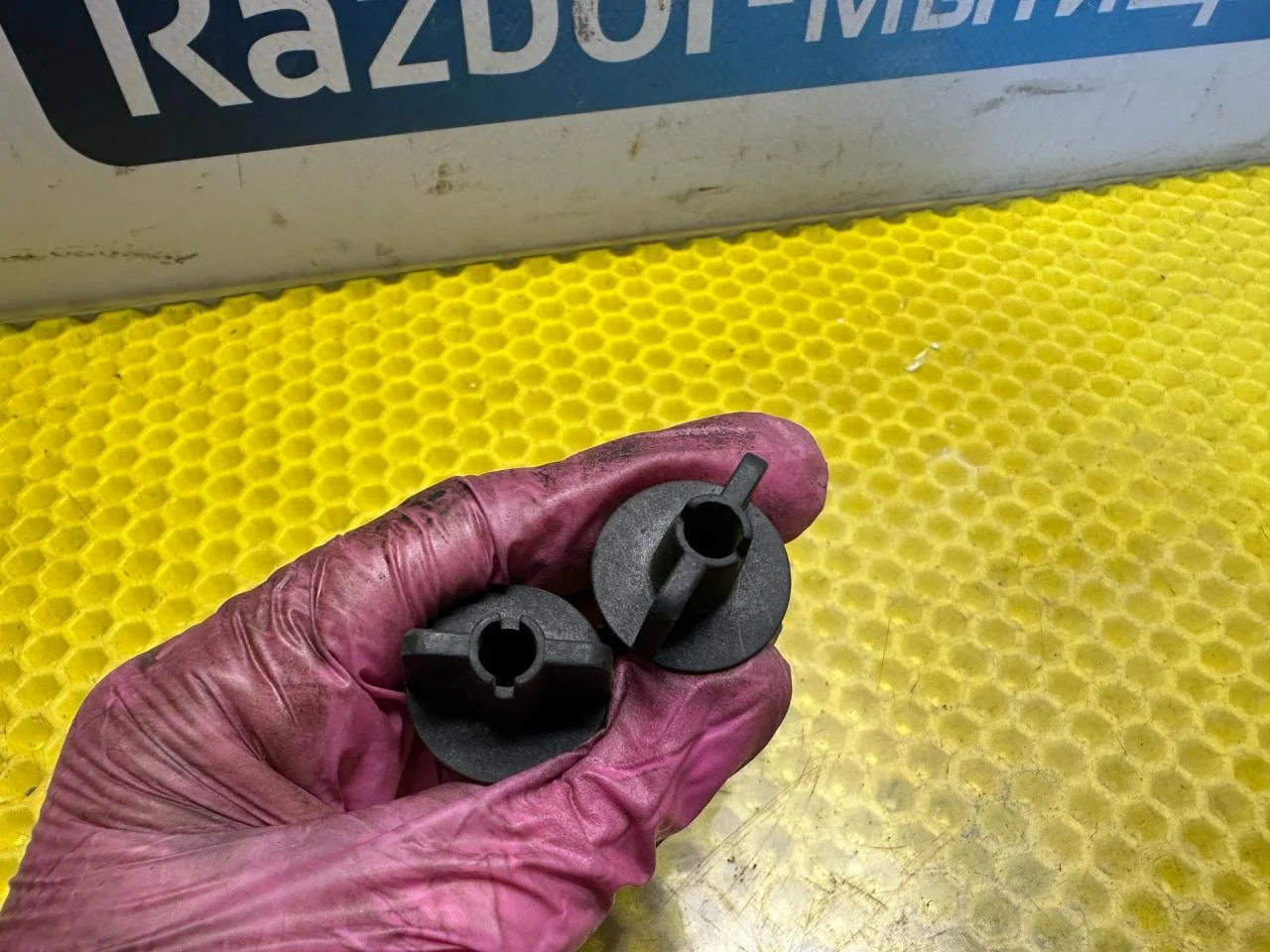 Крепеж фары Ford Focus рест. 2004 - миниатюра 2