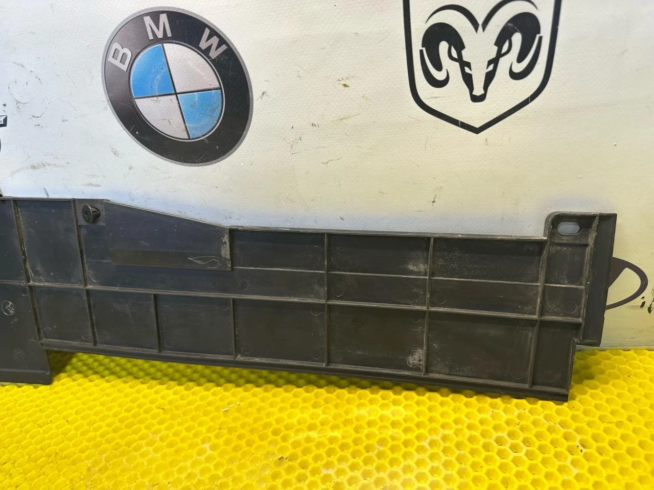 Пластик моторного отсека BMW 5 E34 1990 - миниатюра 3