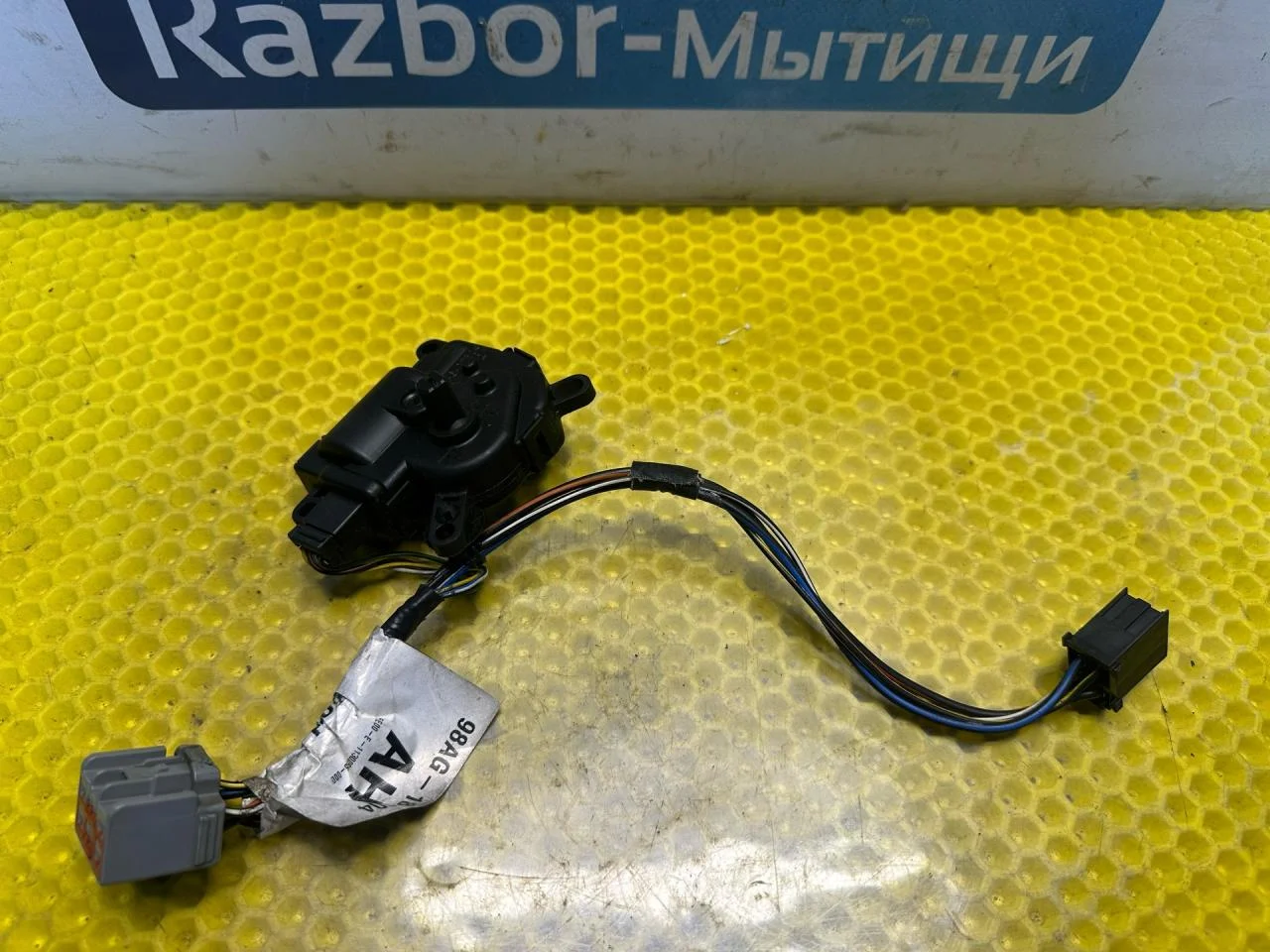 Моторчик заслонки печки Ford Focus рест. 2004 - миниатюра 4